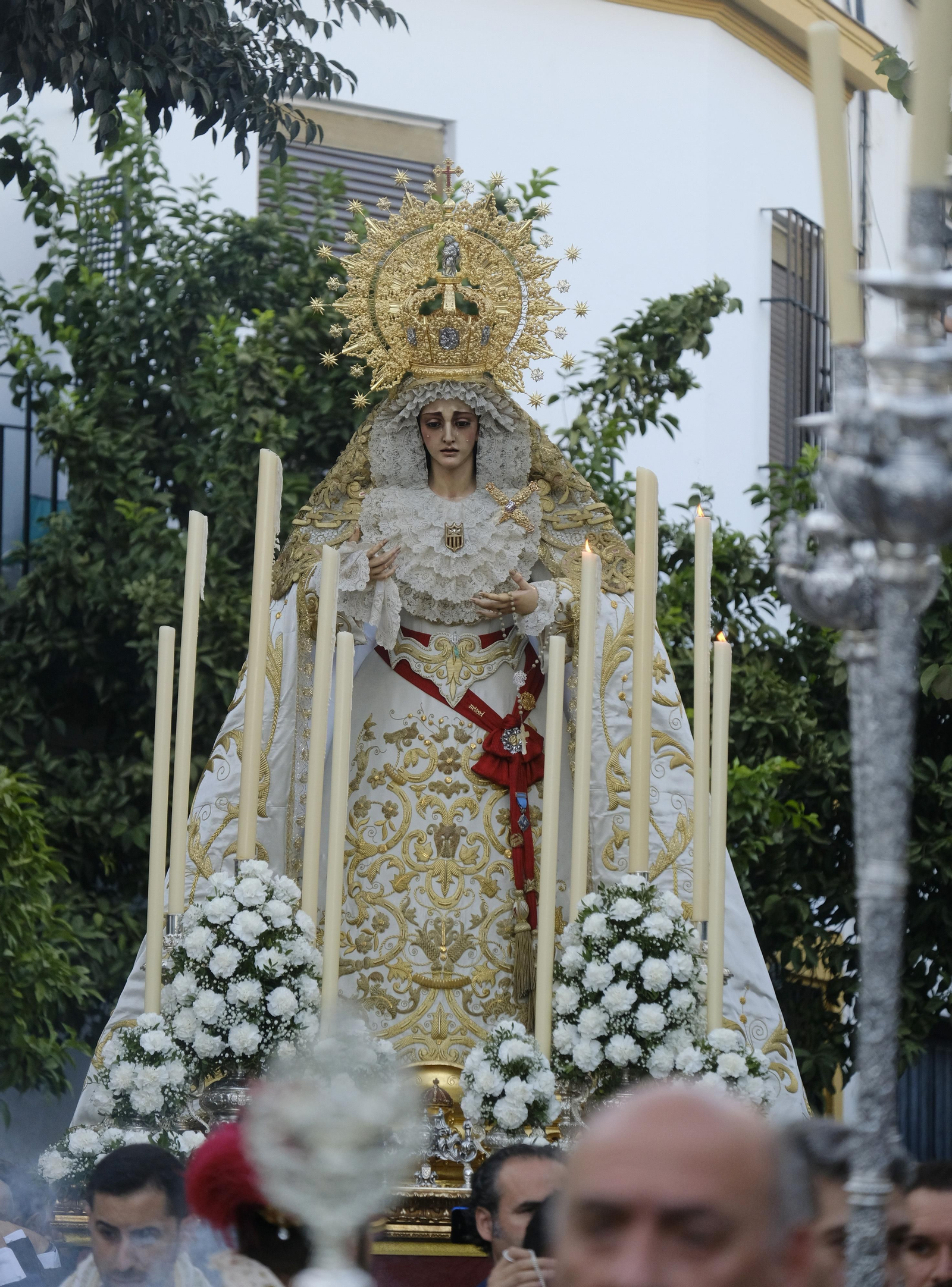 El traslado de la Virgen de la Merced de Córdoba tras su restauración, en imágenes