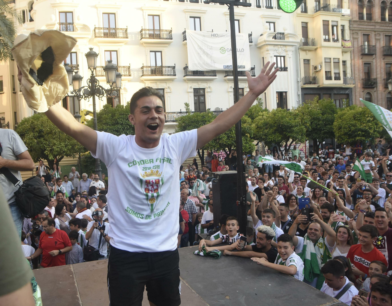 Las fotos de la fiesta del ascenso del Córdoba CF Futsal en las Tendillas.