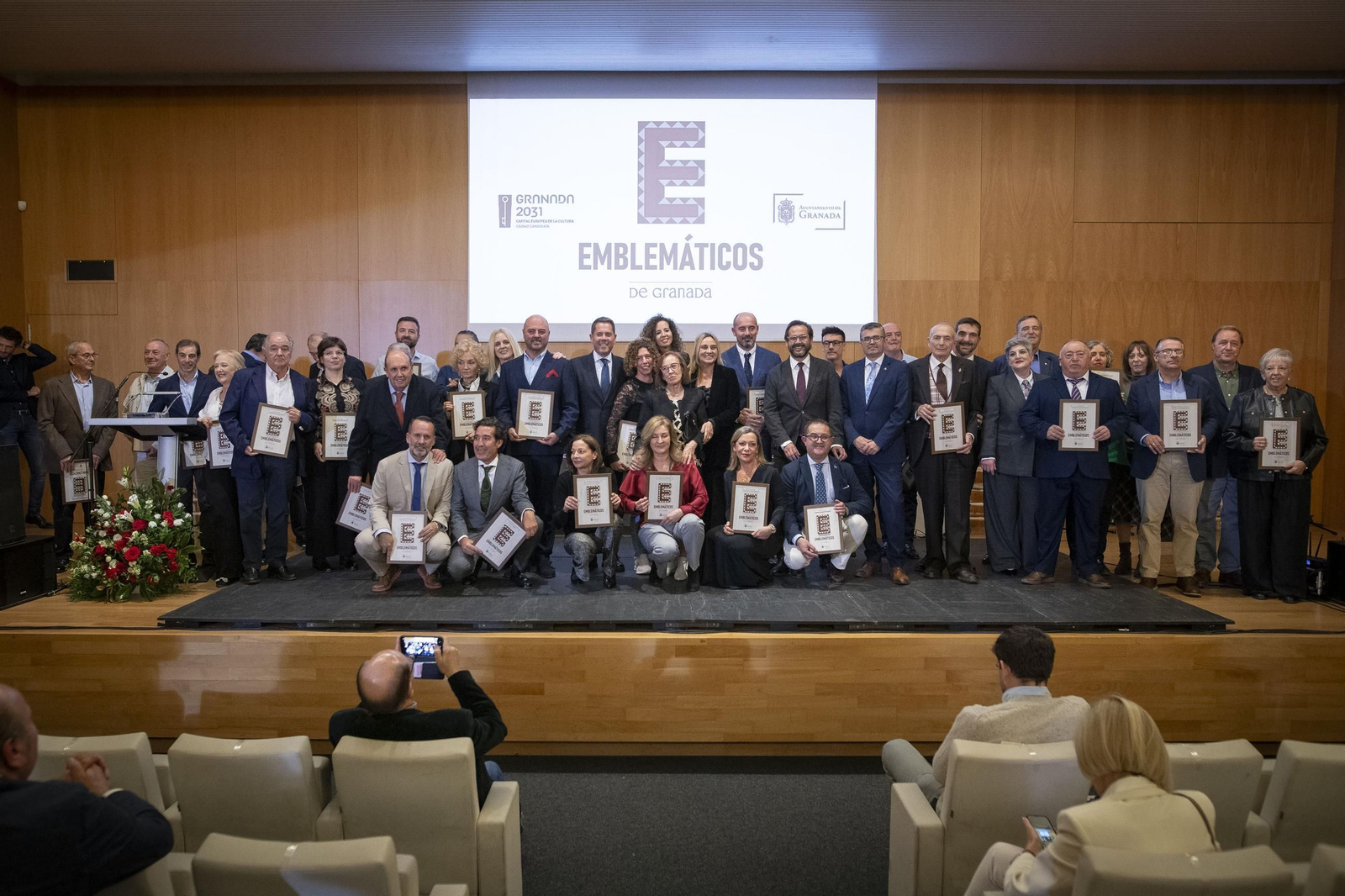 Granada reconoce a sus negocios más emblemáticos