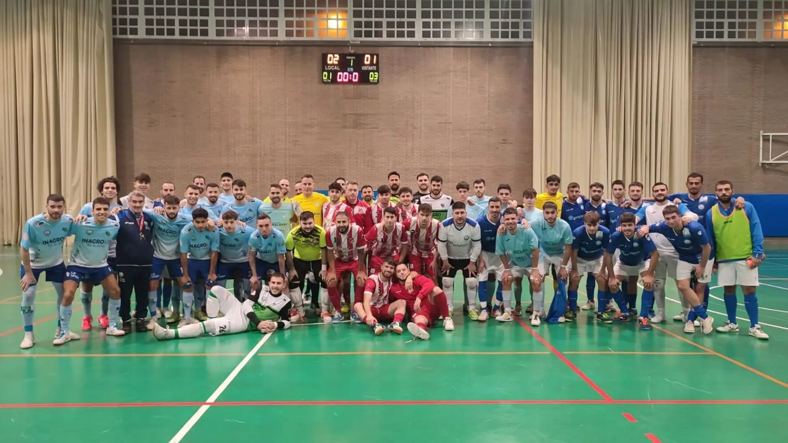 Los equipos posan tras el torneo