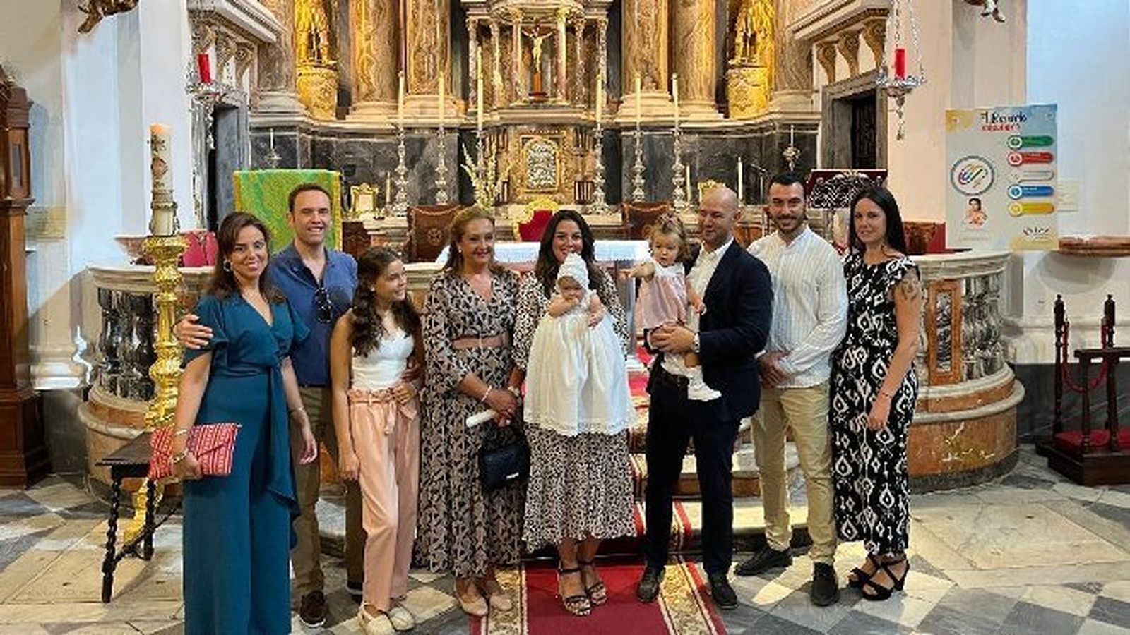 El matrimonio Álvaro Gómez Lacave y María Mateos con sus dos hijas Alicia y Marta,  Isabel Mateos, Manuel Mendoza, Isabel Mendoza, Encarnación Muñoz,  Manuel Mateos y Tamara García.