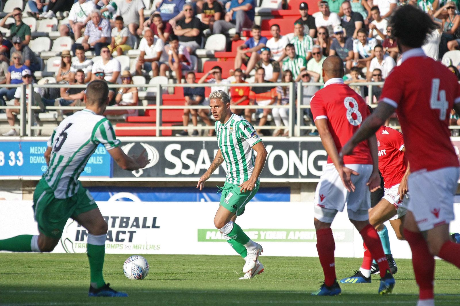 El amistoso Real Betis-Nottingham Forest, en imágenes