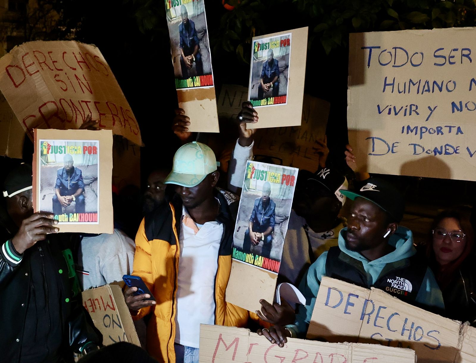 Concentración de senegaleses por la muerte de Mamouth