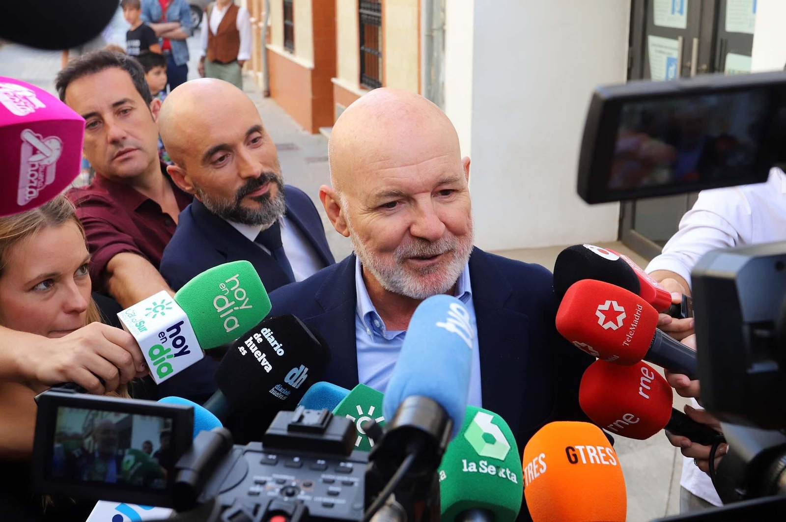 Personalidades y amigos que arroparon a la familia de Jesús Quintero, en imágenes