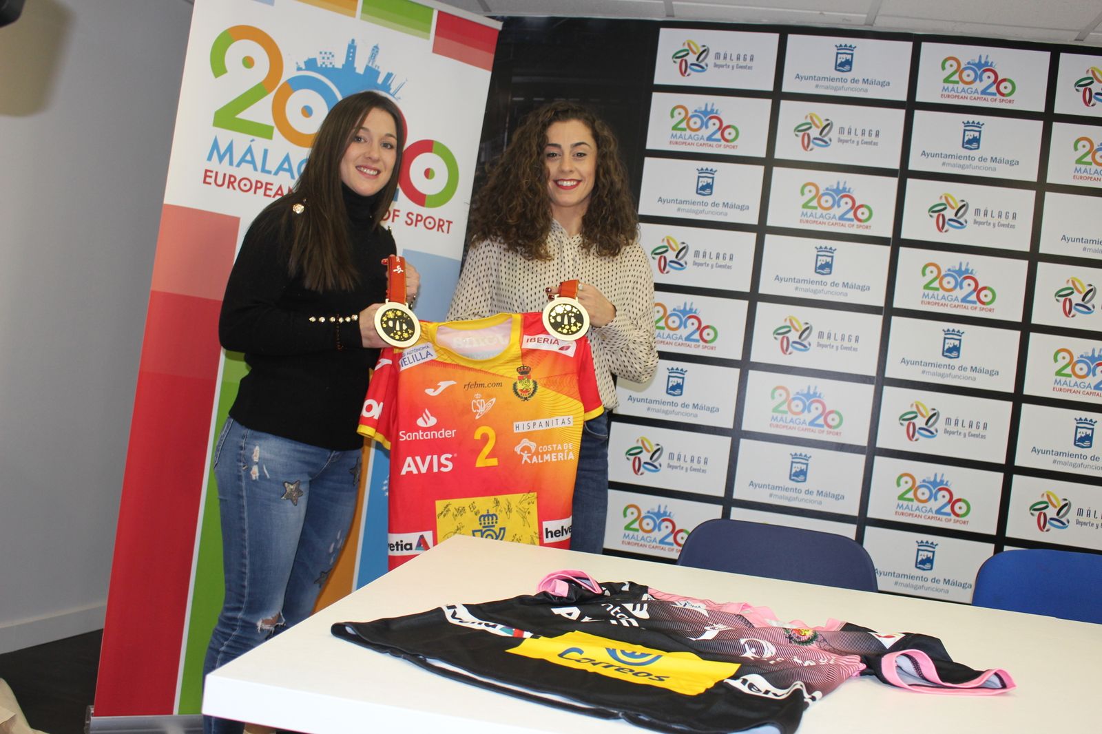 Las fotos de la rueda de prensa de Sole y Marta López