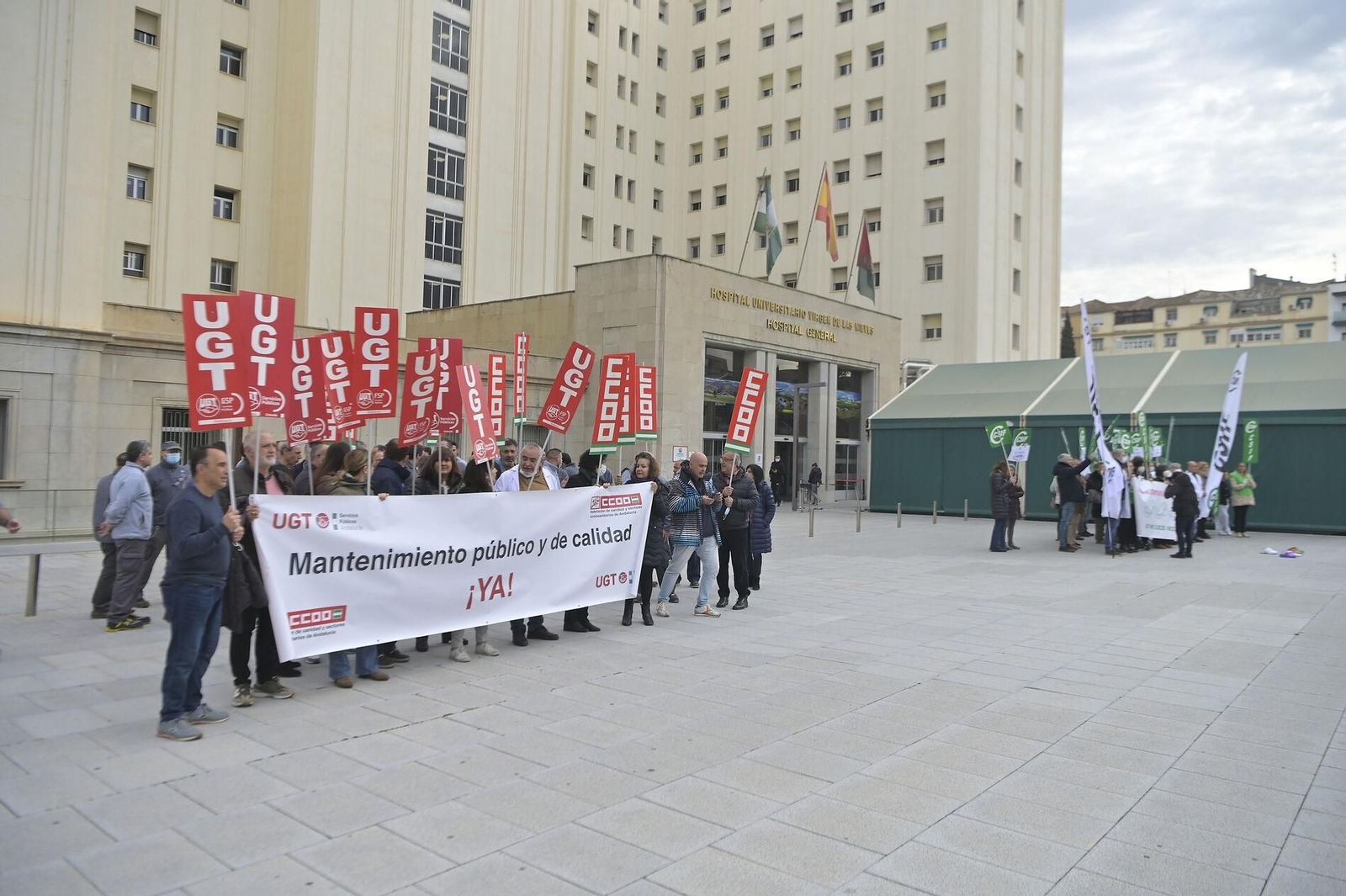 Concentración de CCOO frente al Hospital Virgen de las Nieves