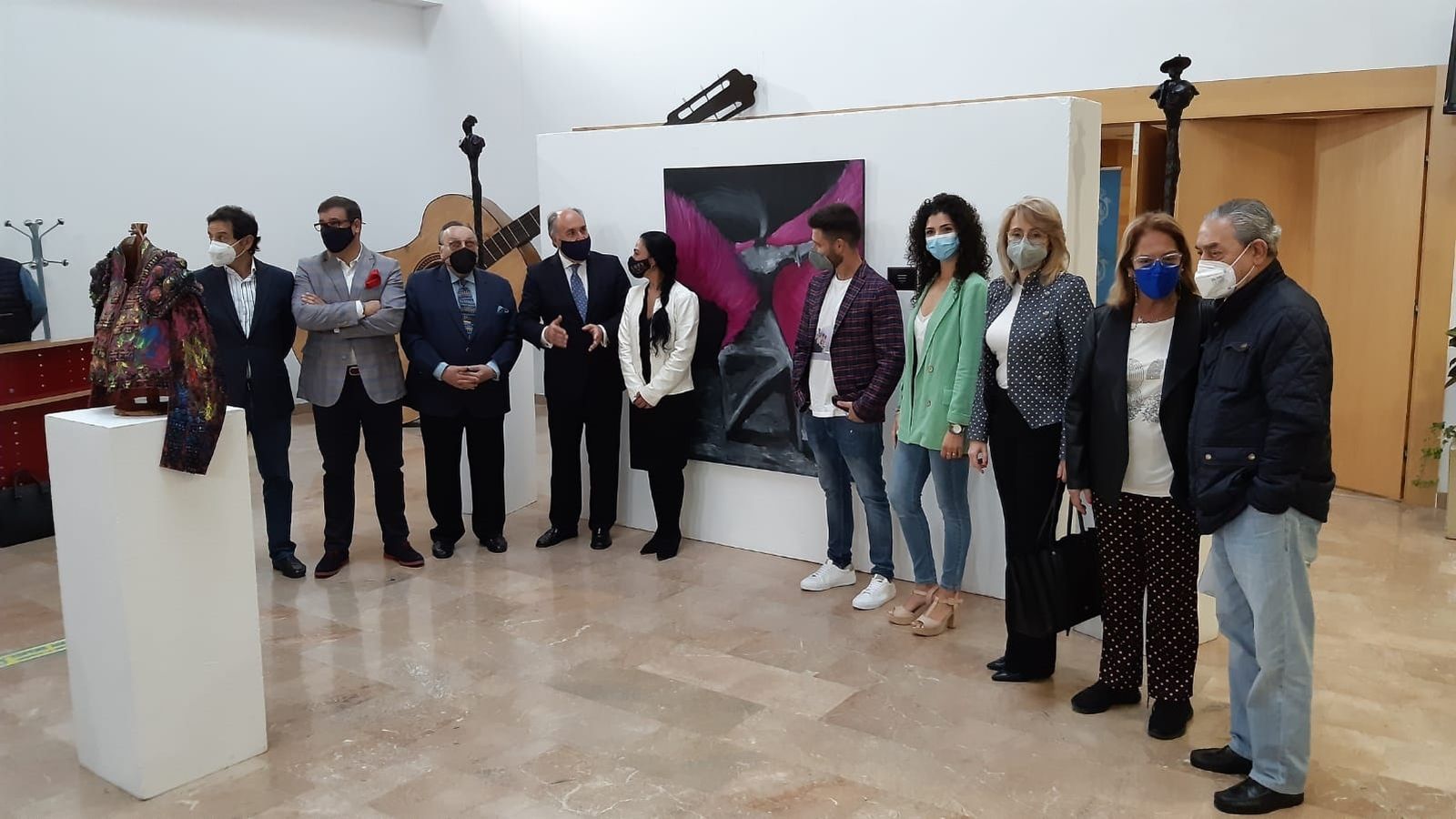 La inauguración de la exposición de Juan Sierra, dentro de la Semana del Flamenco.