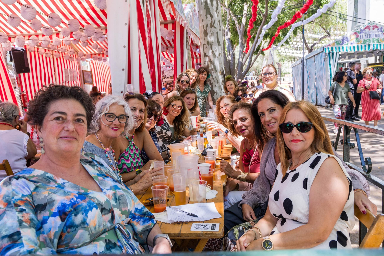 Búscate en las imágenes del Día de la Mujer en la Feria de San Fernando