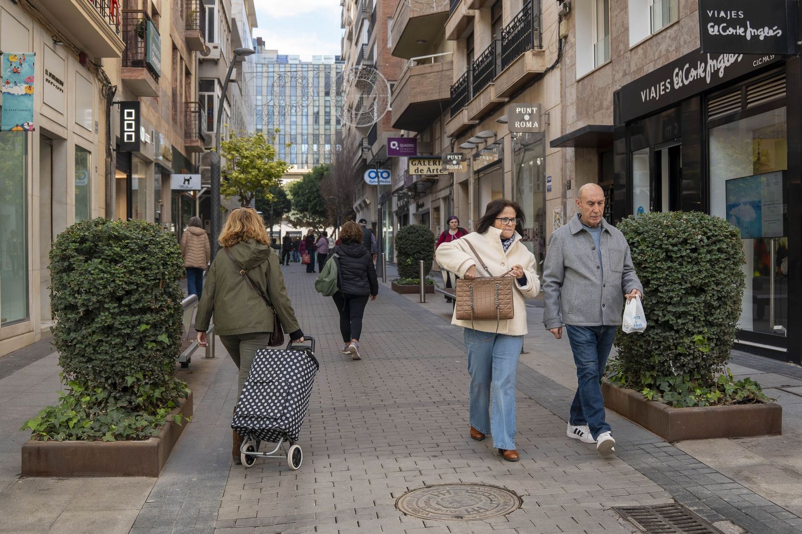 El comienzo de la campaña de rebajas en Almería, en imágenes