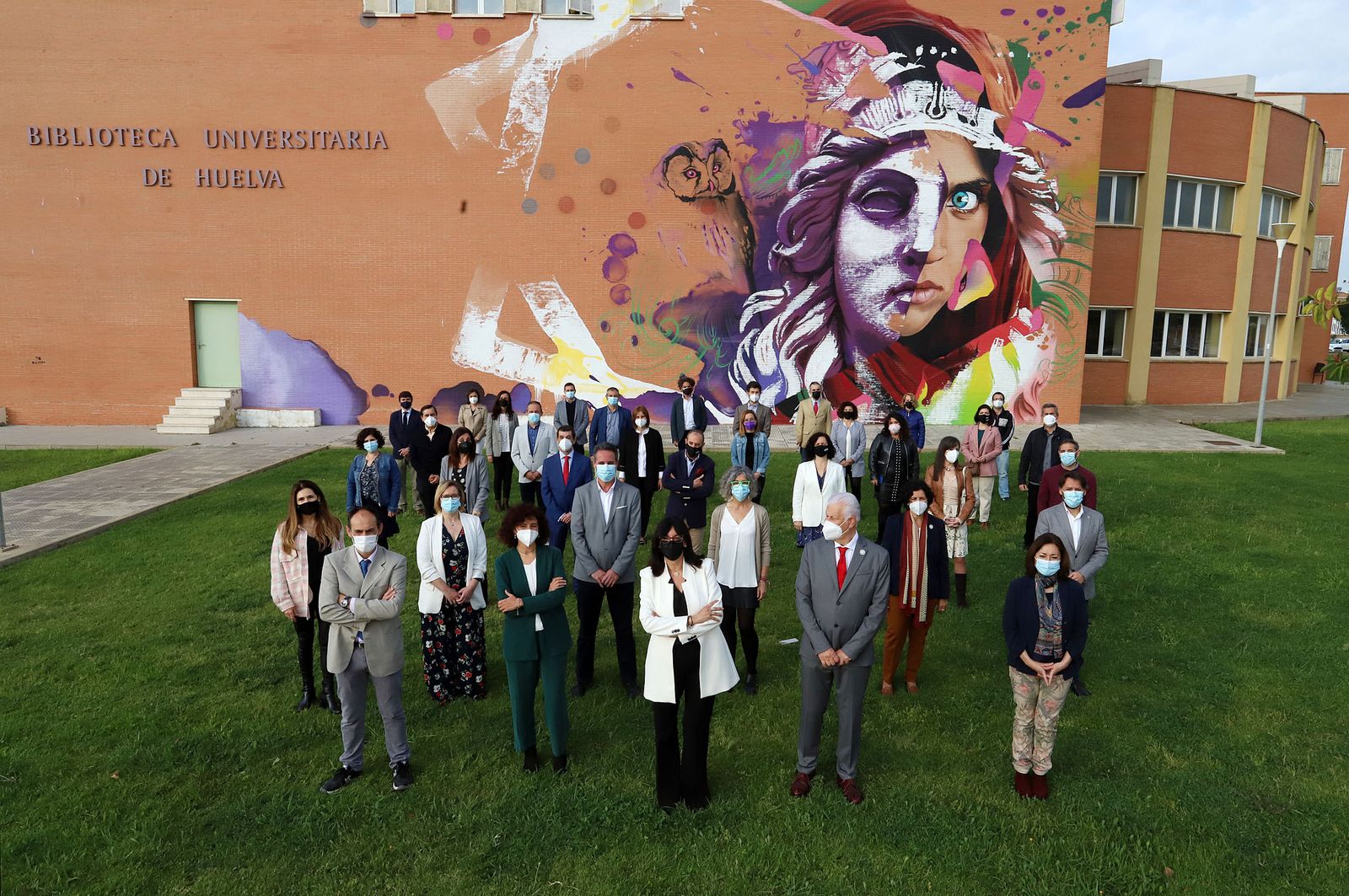 María Antonia Peña junto a su equipo en la presentación de la candidatura para las elecciones del 6 de mayo en la UHU.