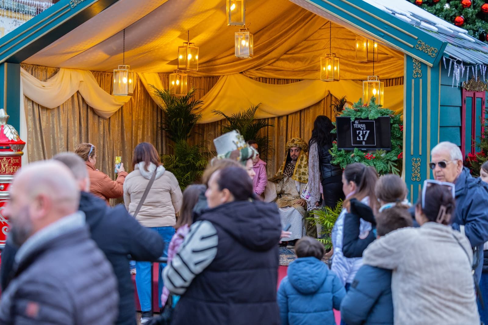 La recpción ya registró colas el día de su inaugración.