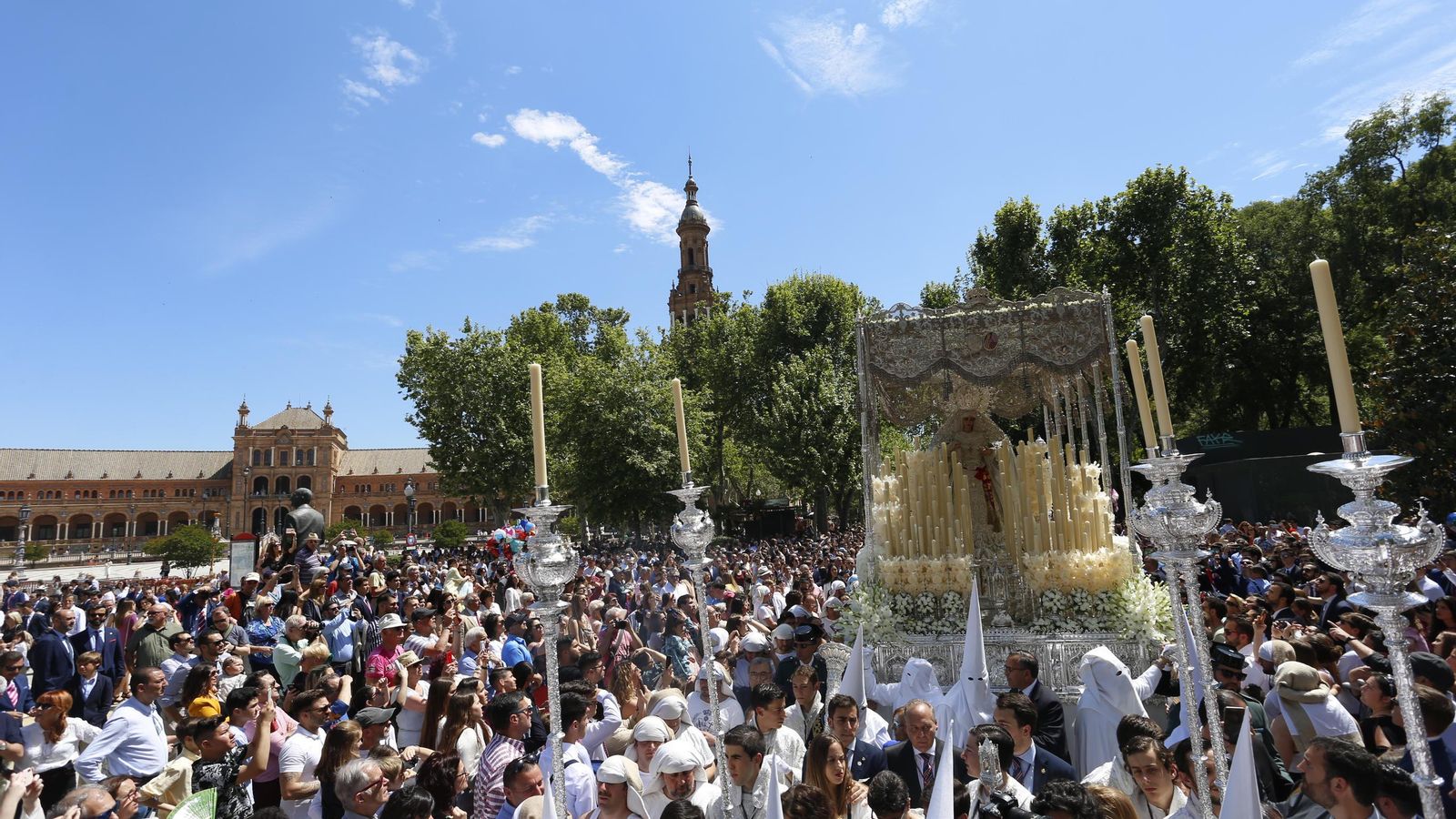La Virgen de la Paz por la Plaza de España el Domingo de Ramos de 2019. La Virgen de la Paz por la Plaza de España el Domingo de Ramos de 2019.