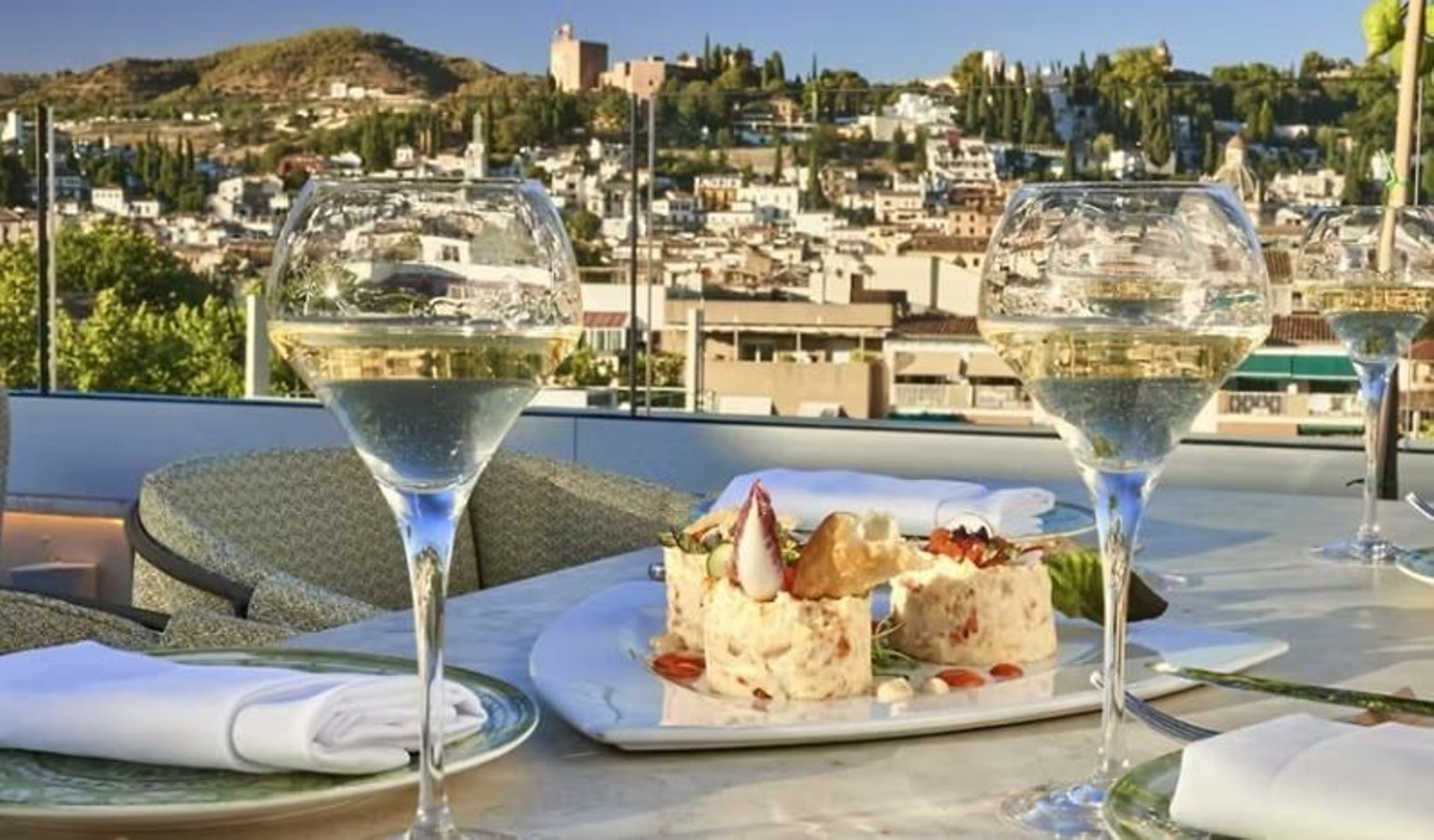 Vistas desde la terraza del mítico hotel granadino.