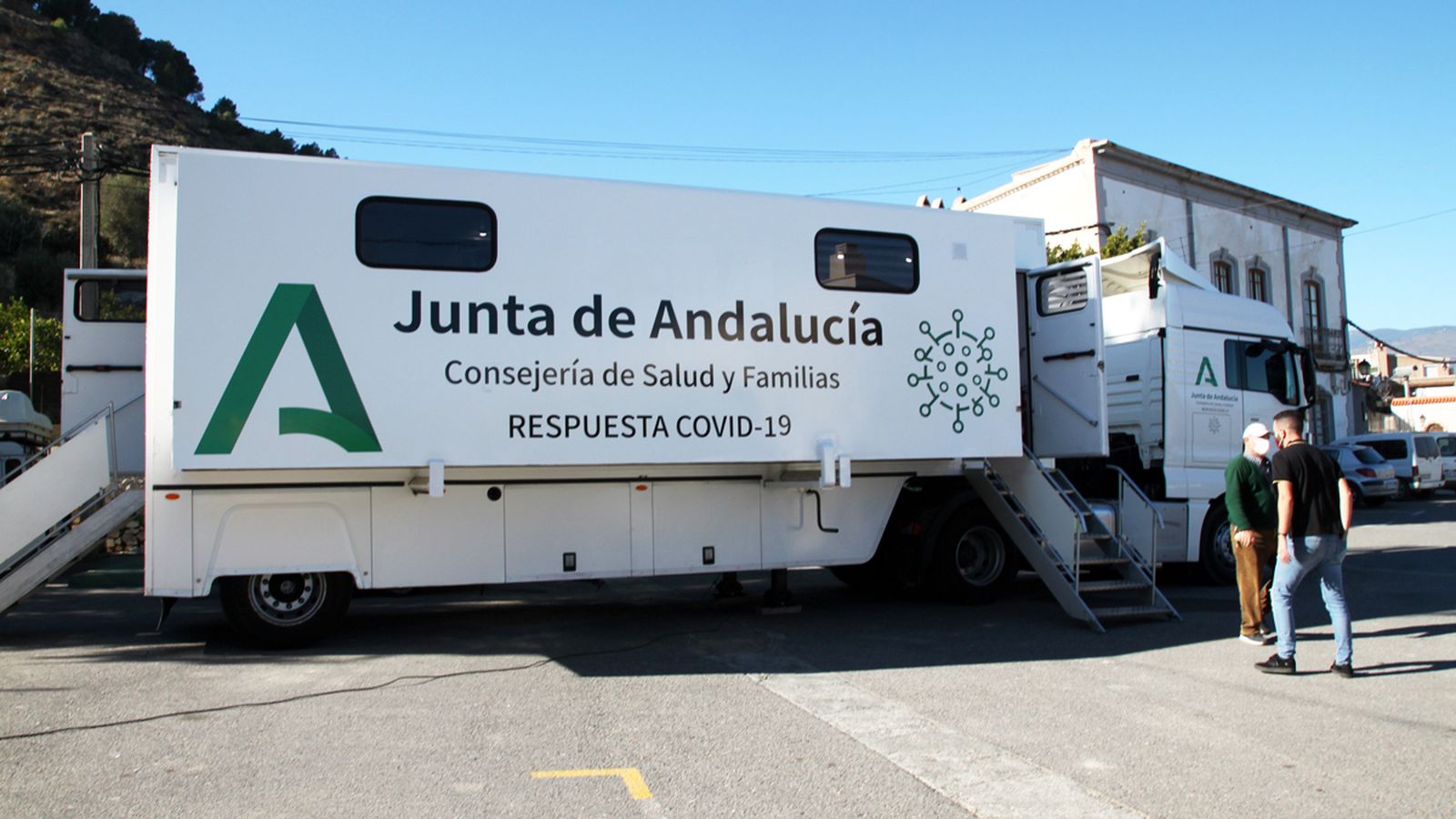 La unidad móvil de la COVID ha estado este miércoles en Instinción.