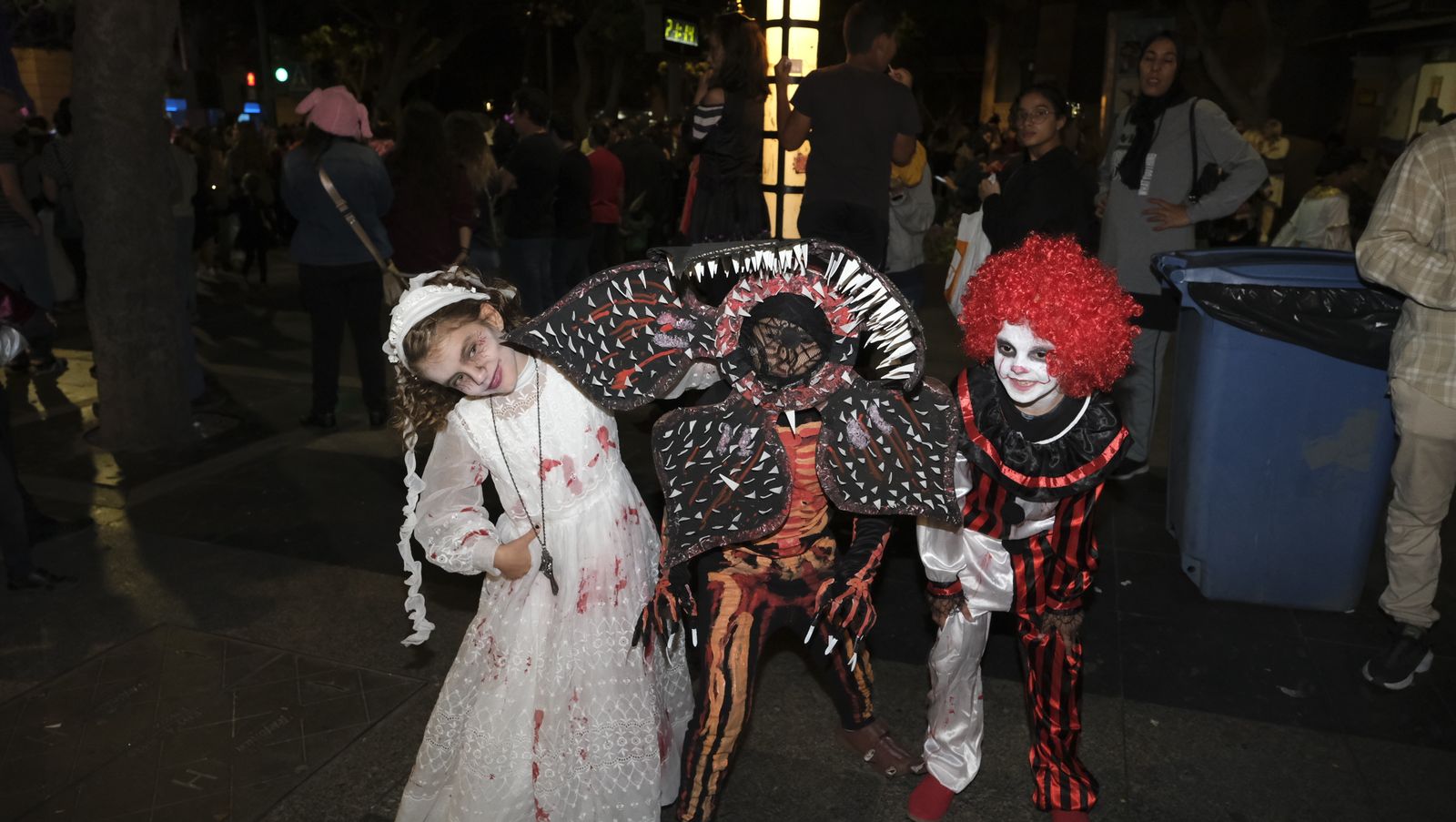 Las imágenes de la Noche en Negro en Almería, Halloween.