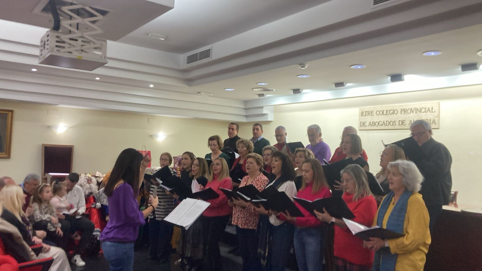 Los Reyes Magos visitan a los niños del Colegio de la Abogacía