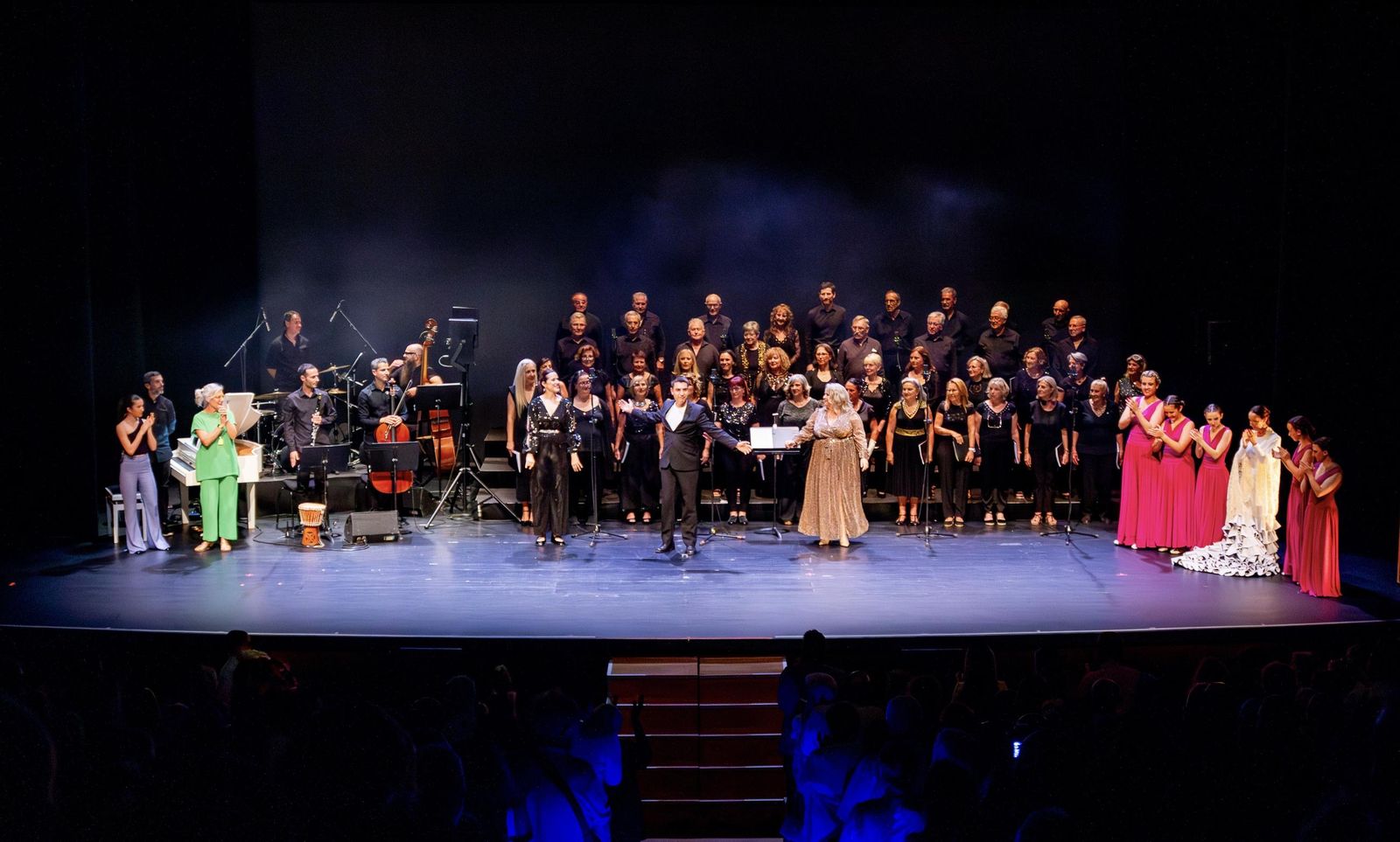 El concierto de la Coral recibió muchos aplausos por parte del público que asistió al Teatro Auditorio.