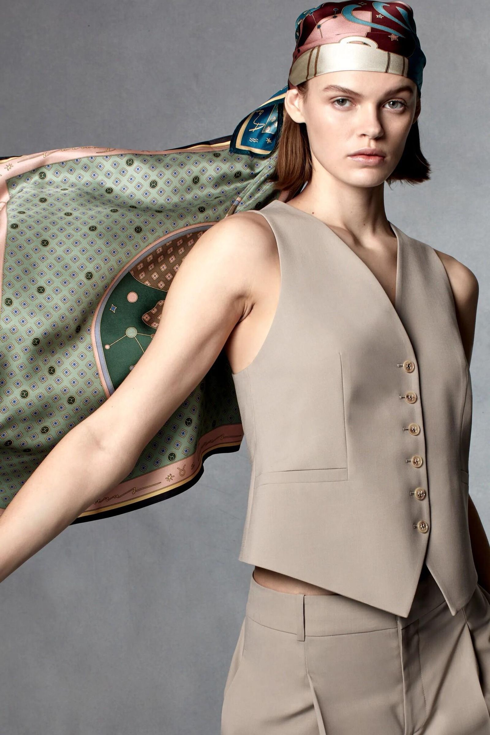 La colección de Zara sobre el horóscopo se compone de pañuelos y 'comfy set'.