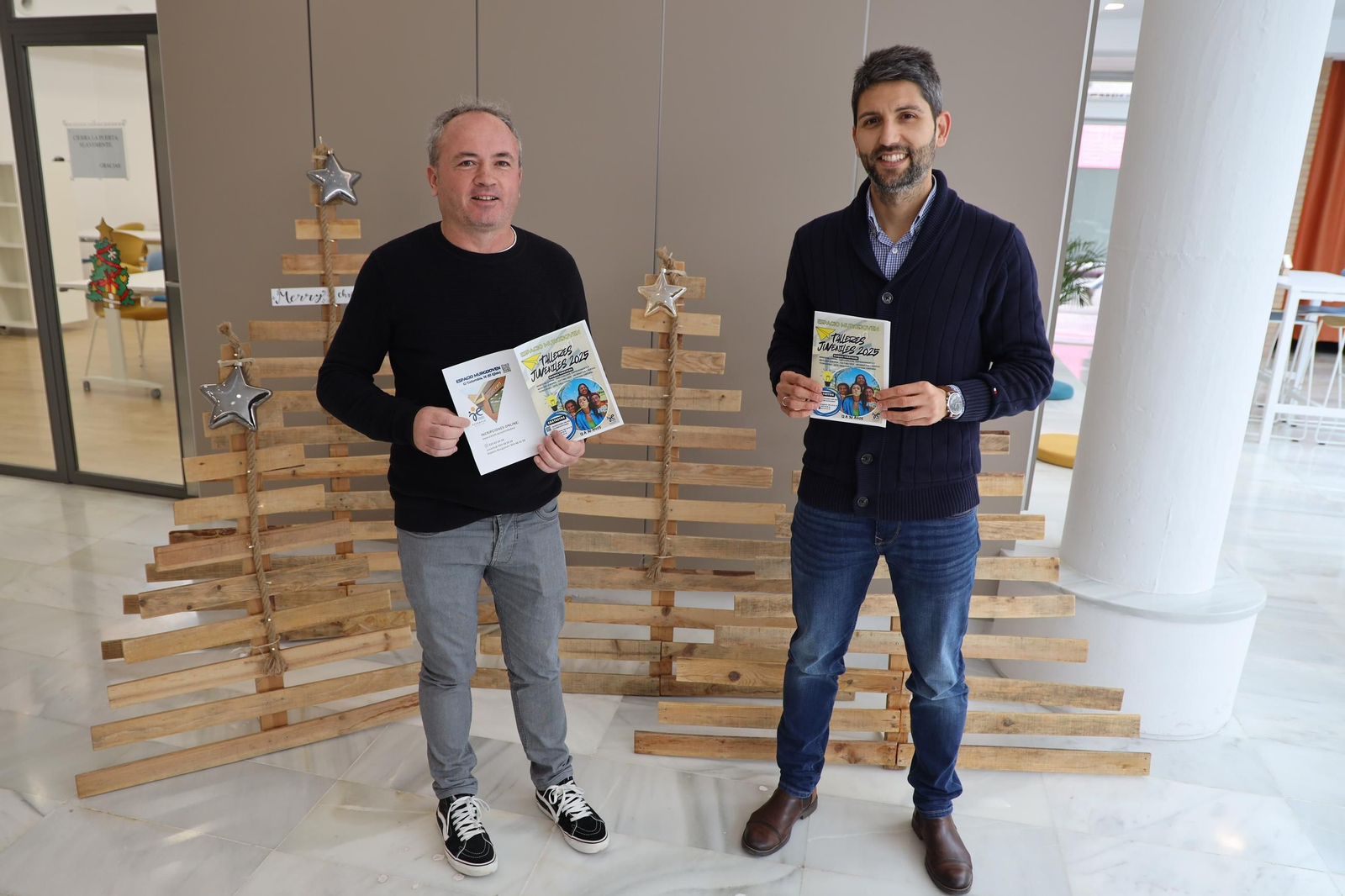 Presentación de los nuevos talleres formativos para jóvenes, de la mano del edil Javier Rodríguez.