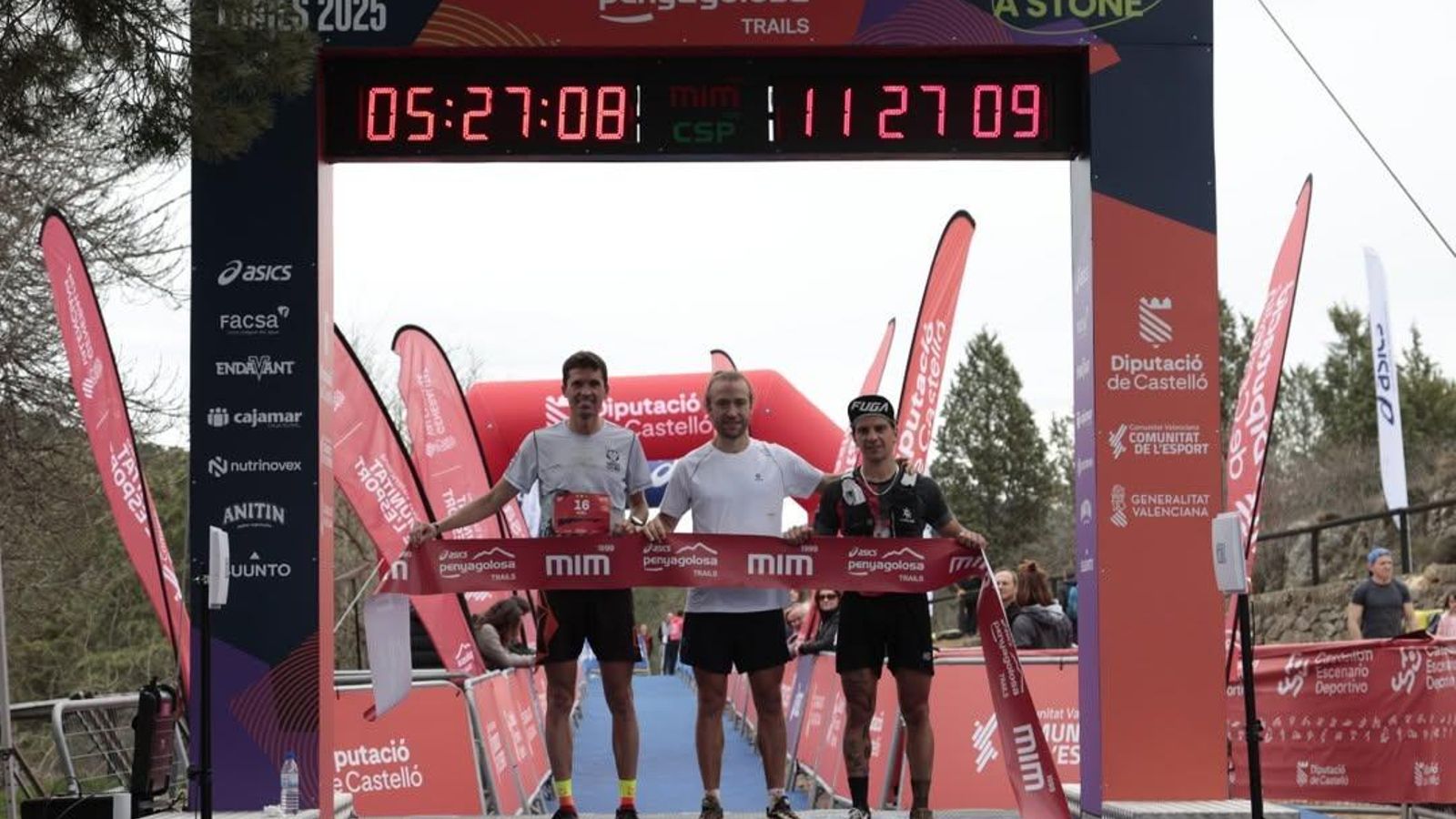 'Canales', acompañado por Abel Carretero y Miguel Arsenio, segundo y tercero, respectivamente.