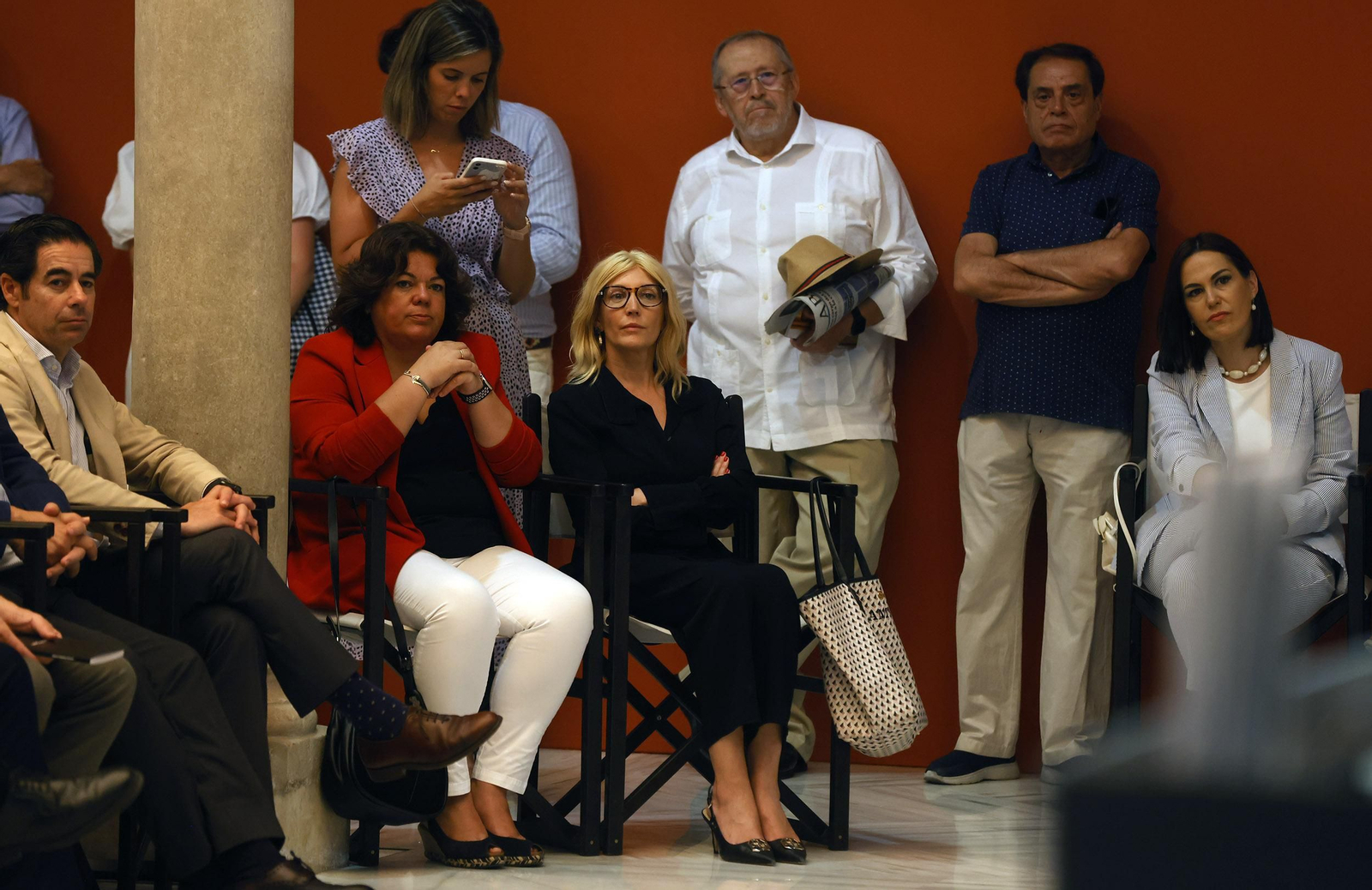 Presentación del libro  'Juan Robles, la sonrisa del tabernero' de Carlos Navarro, todas las imágenes