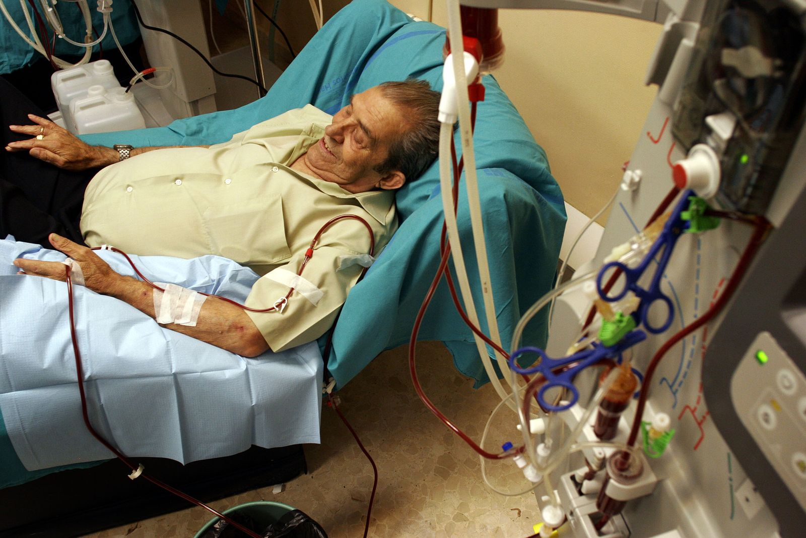 Un estudio refuerza la idea de que urge vacunar del Covid a los enfermos de diálisis