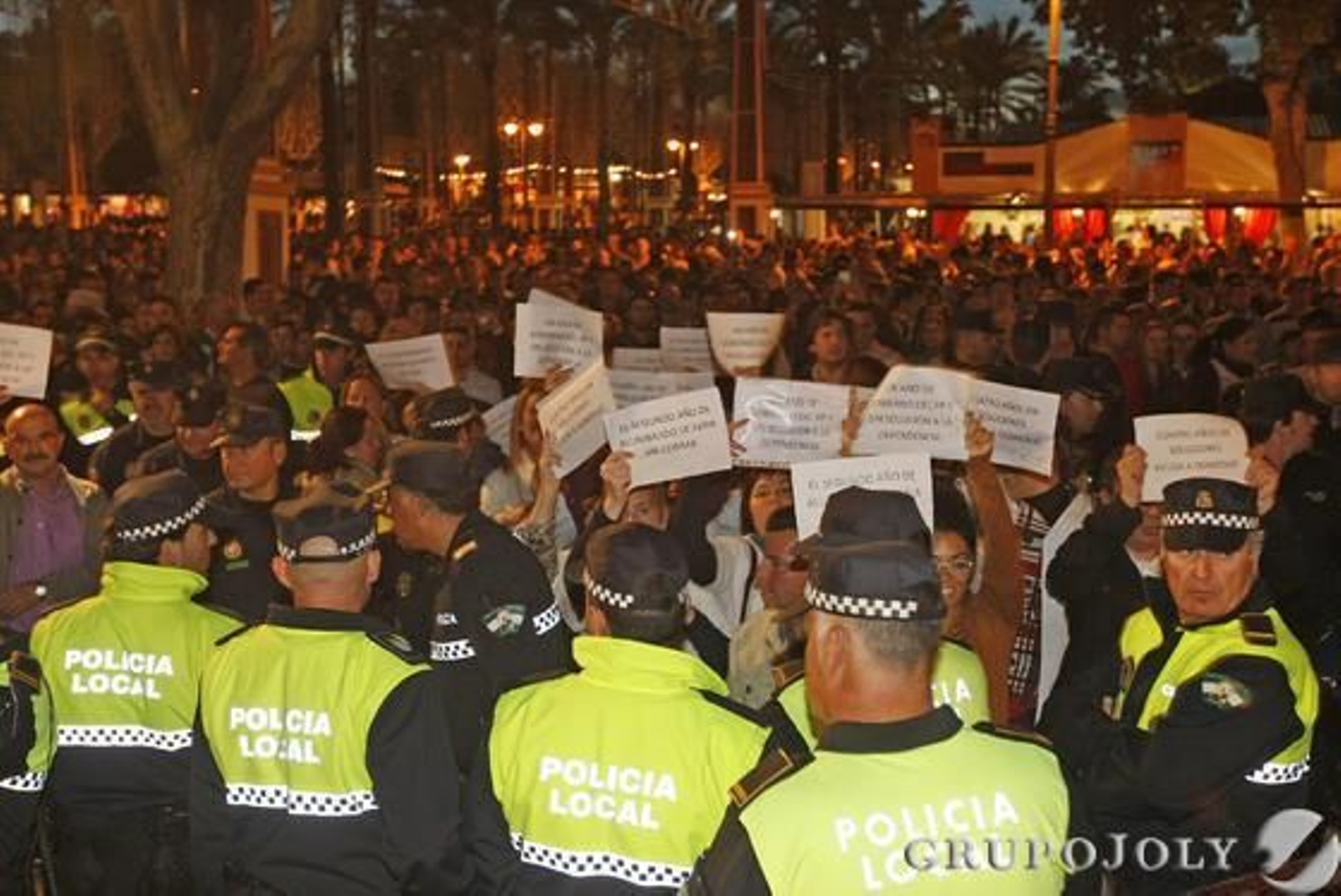 Trabajadores de Acasa protestaron durante la ceremonia de la inauguración del alumbrado.

Foto: Juan Carlos Toro