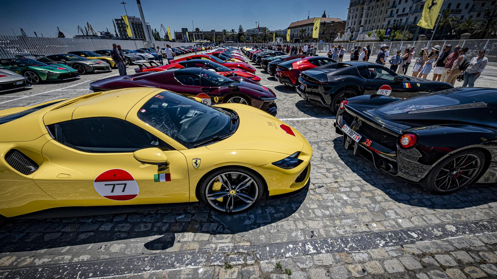 Las imágenes de la concentración de coches Ferrari en Cádiz