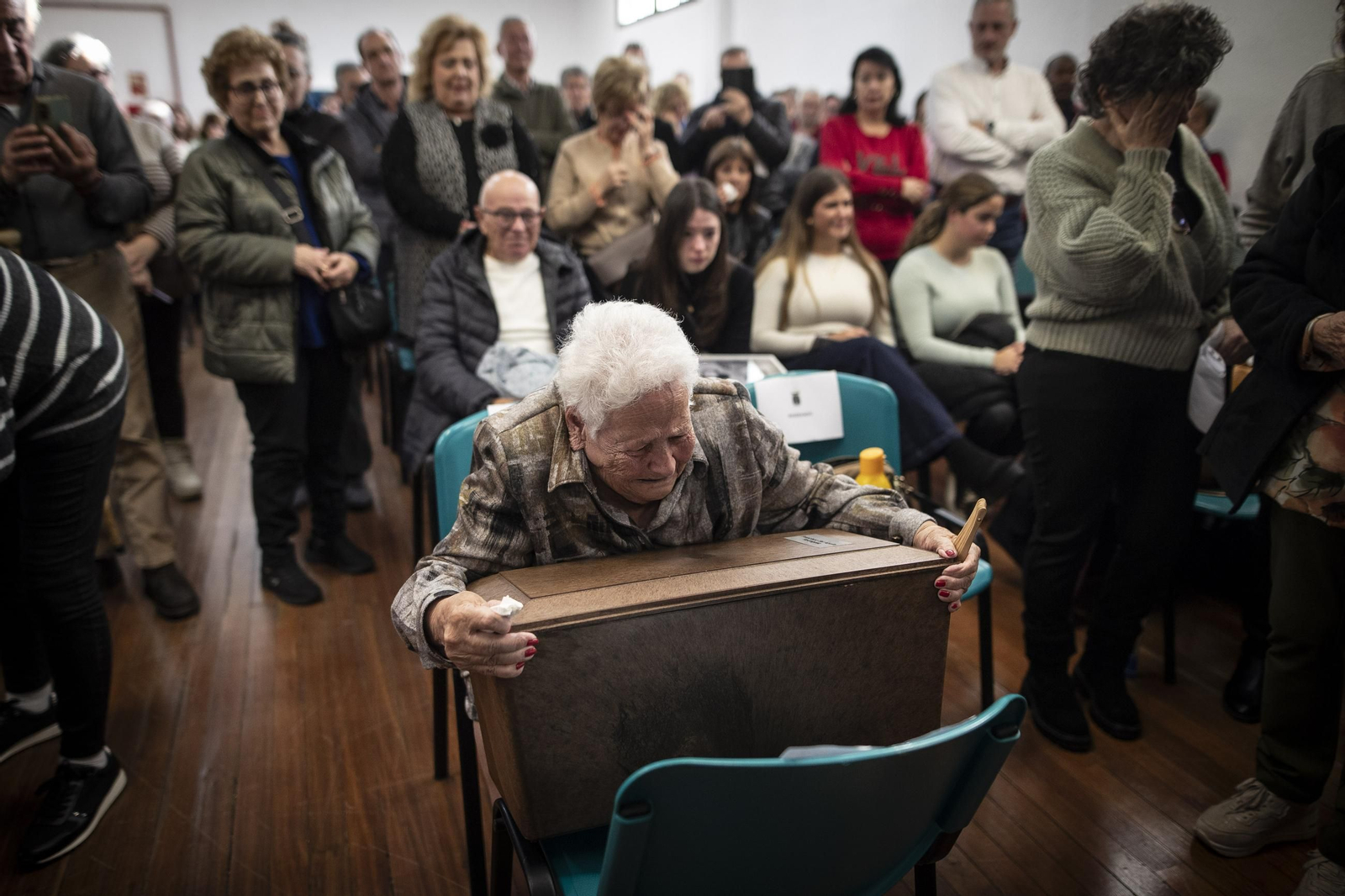 Las mejores imágenes de la entrega de los restos de víctimas del franquismo a sus familiares en Víznar