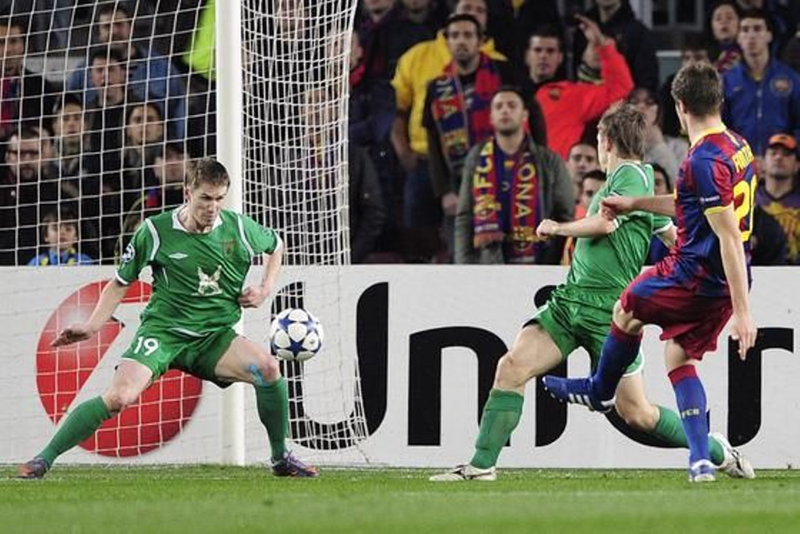 El Barcelona cierra con una victoria ante el Rubin (2-0) la primera fase de la Liga de Campeones. / AFP