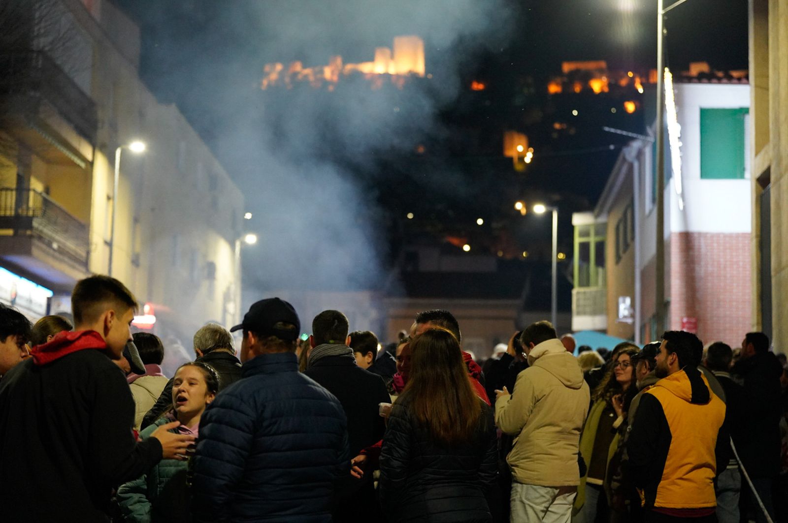 Jaén brilla y disfruta al fuego de las lumbres de San Antón