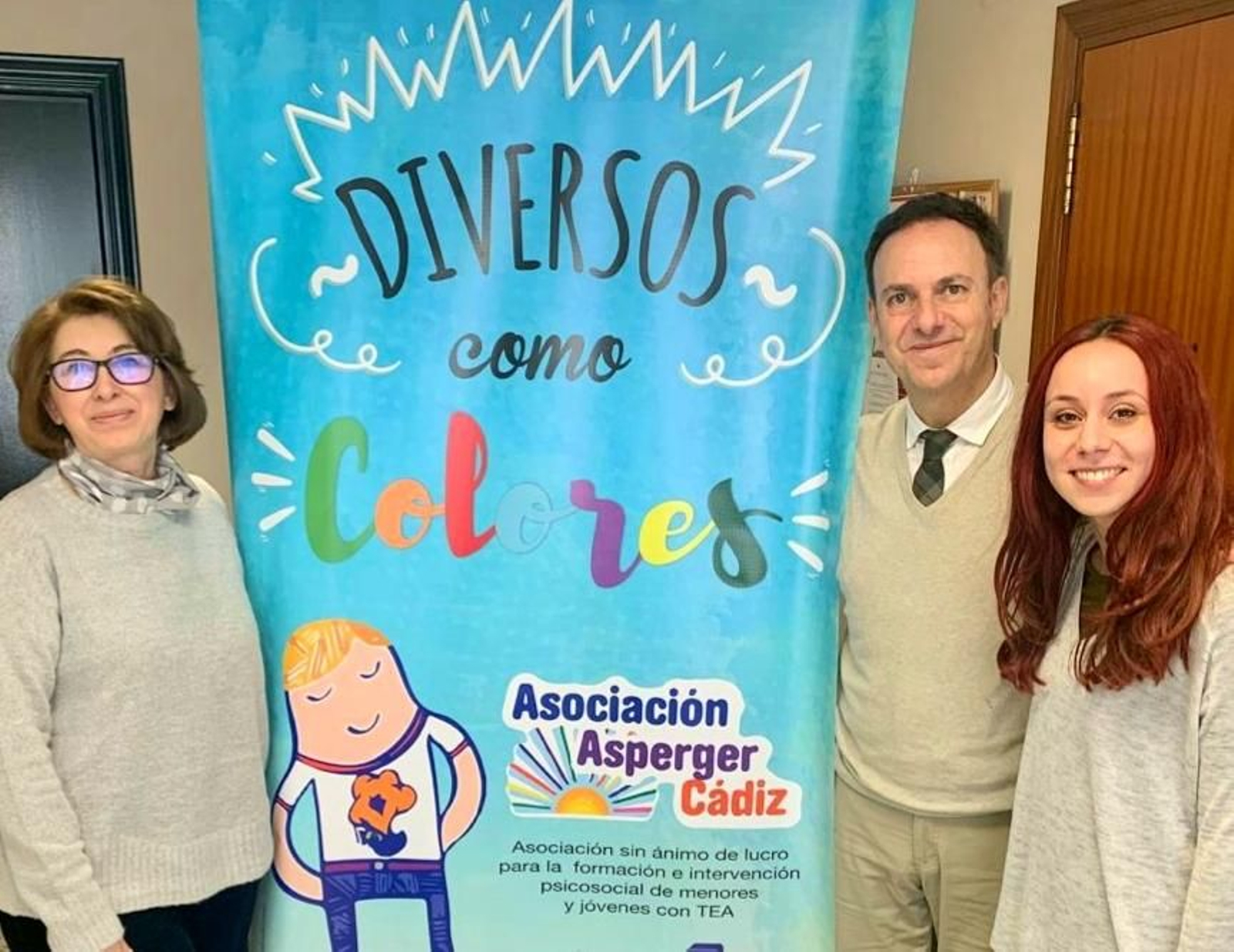 David de la Encina con responsables de Asperger en la sede en Jerez.