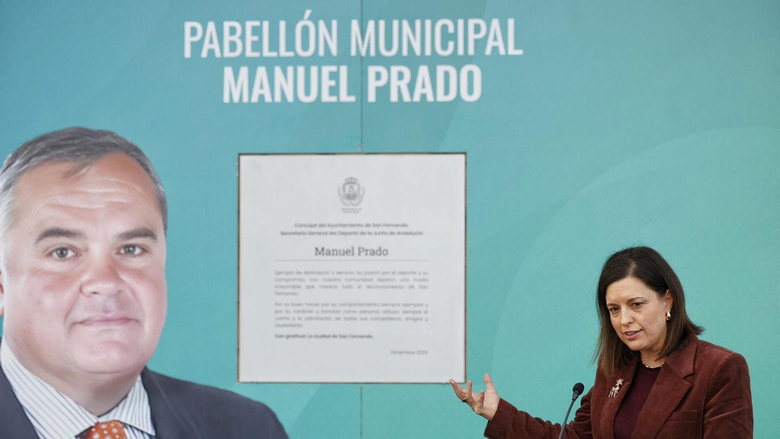La alcaldesa dedicó afectuosas palabras a Manuel Prado durante su intervención.