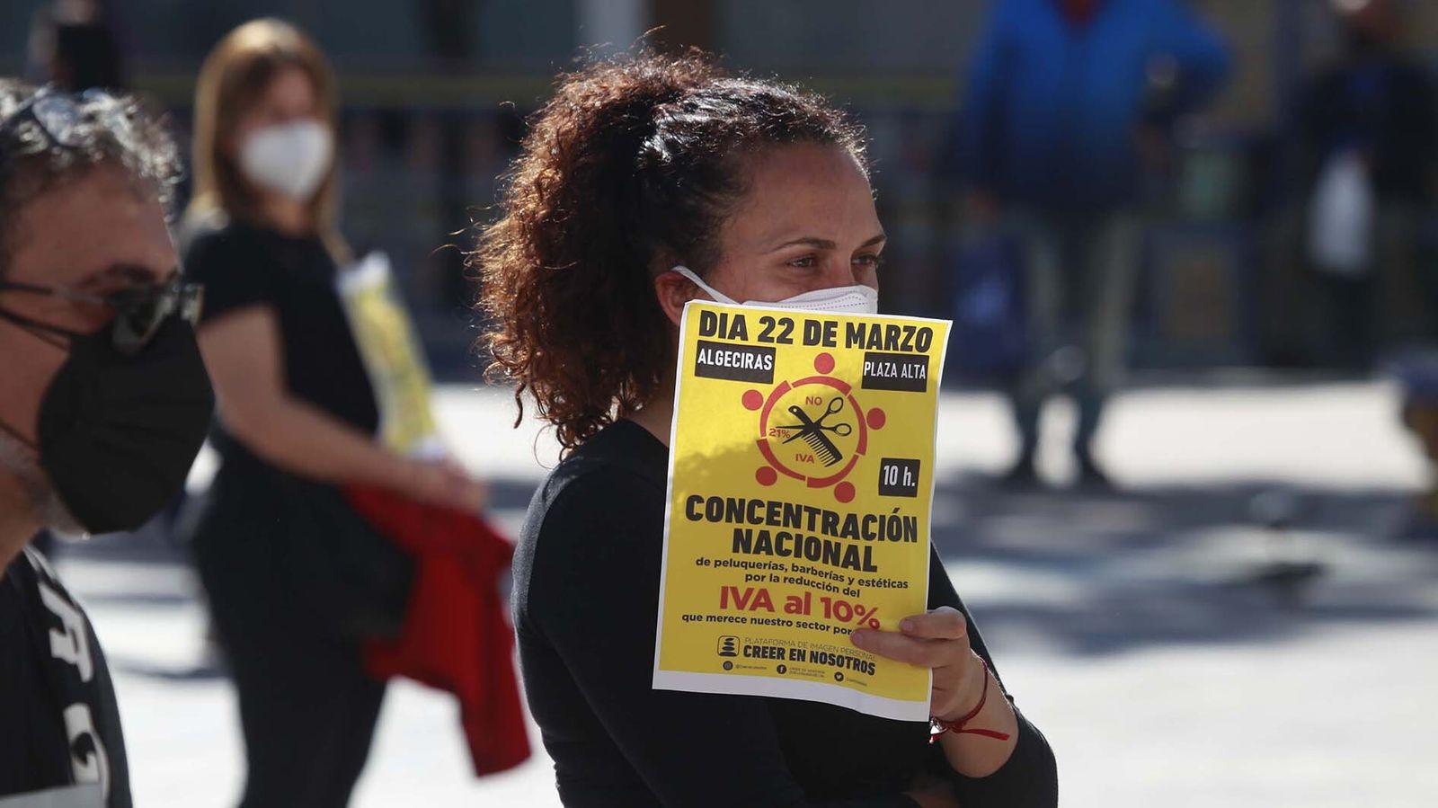 Las fotos de la protesta del sector de las peluquerías en Algeciras para exigir una bajada del IVA