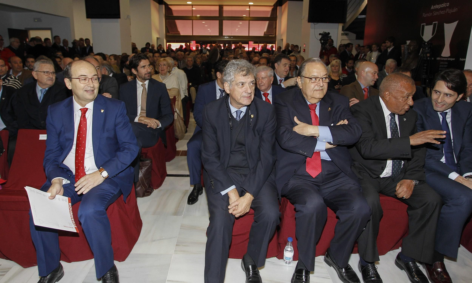 Entrega del Dorsal del Leyenda del Sevilla a Antonio Álvarez