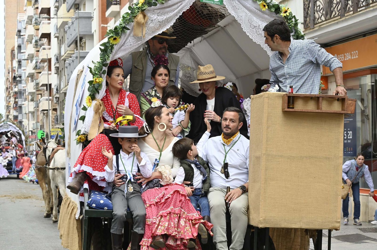 Imágenes de los carros de la Hermandad del Rocío de Huelva