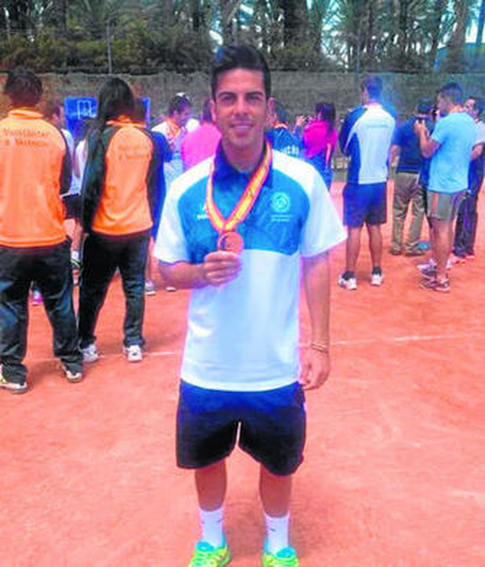Ismael Rodríguez tras recibir su medalla de bronce.