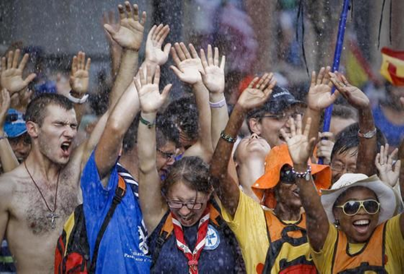 Agua para refrescar a los peregrinos.

Foto: EFE
