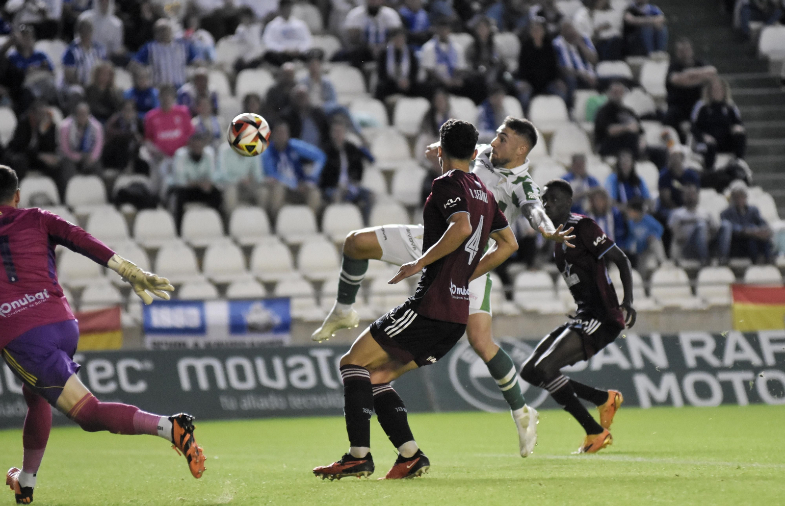 Imágenes del partido entre el Córdoba y el Recreativo de Huelva en El Arcángel