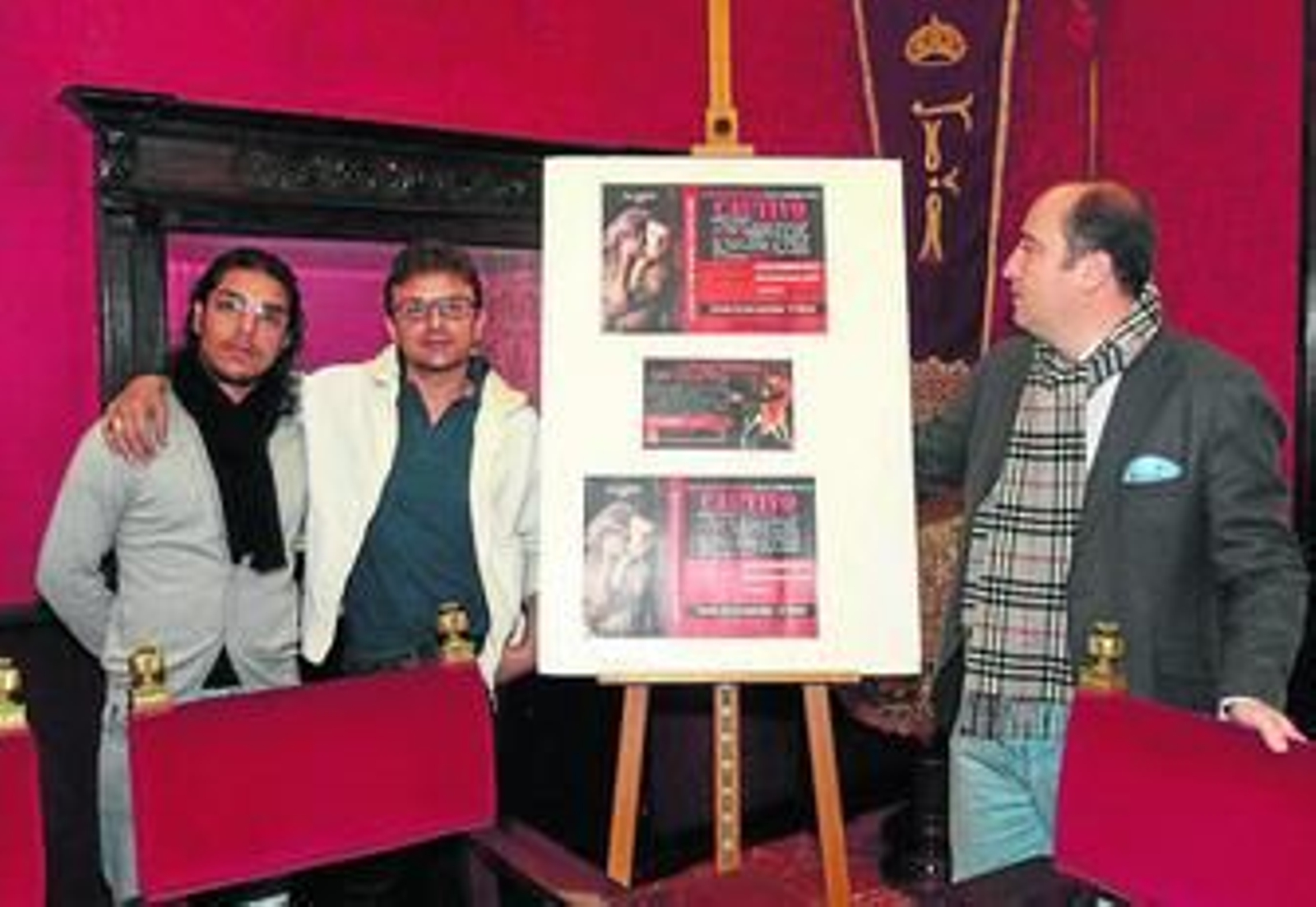 Juan Andrés Maya, en el centro, junto a Iván Vargas y Juan García Montero.