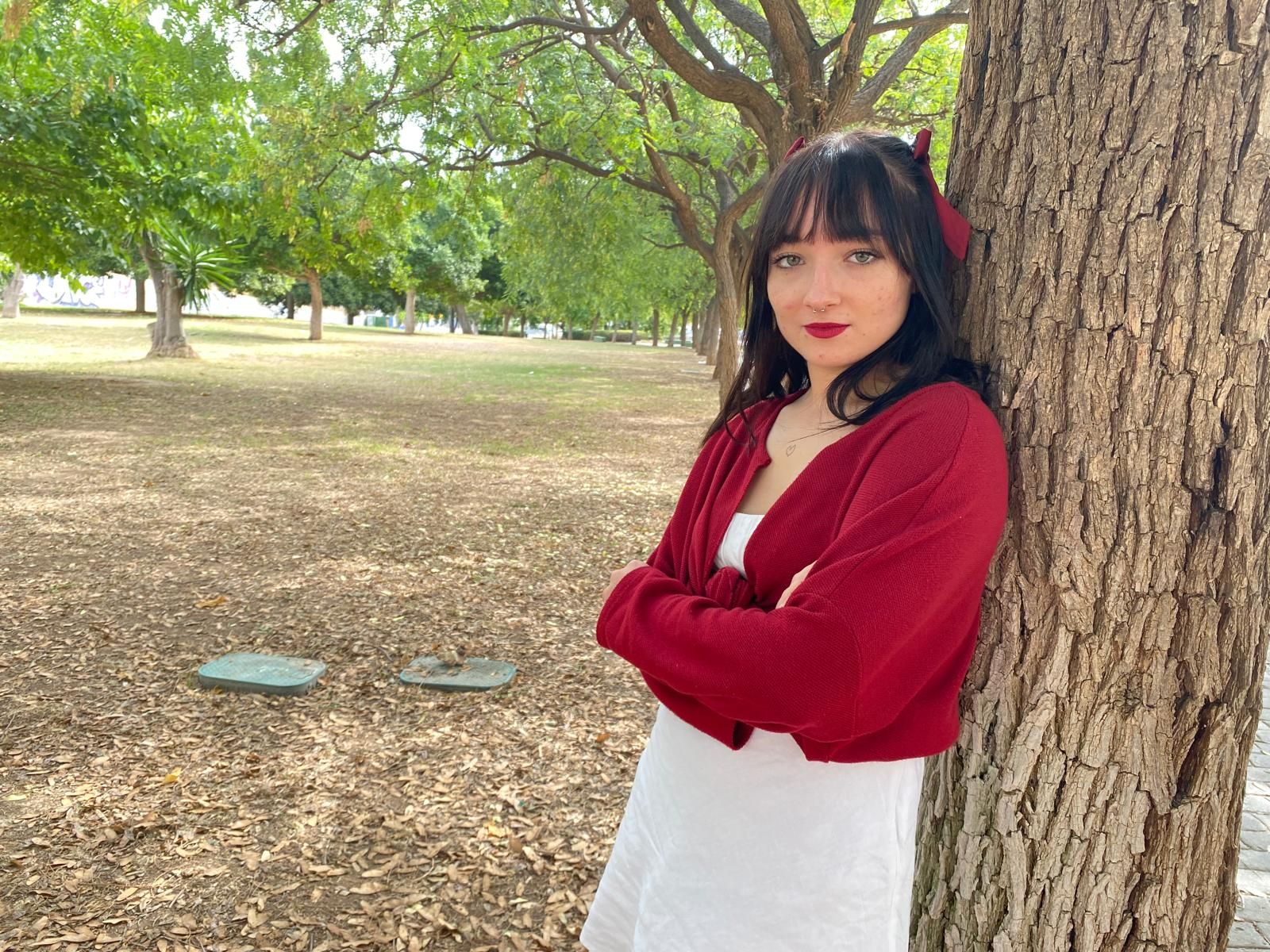 Alba González, malagueña, escritora y poeta.