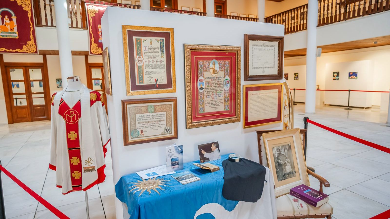 Muestra de enseres, vestimentas y honores en recuerdo a Don Juan López.