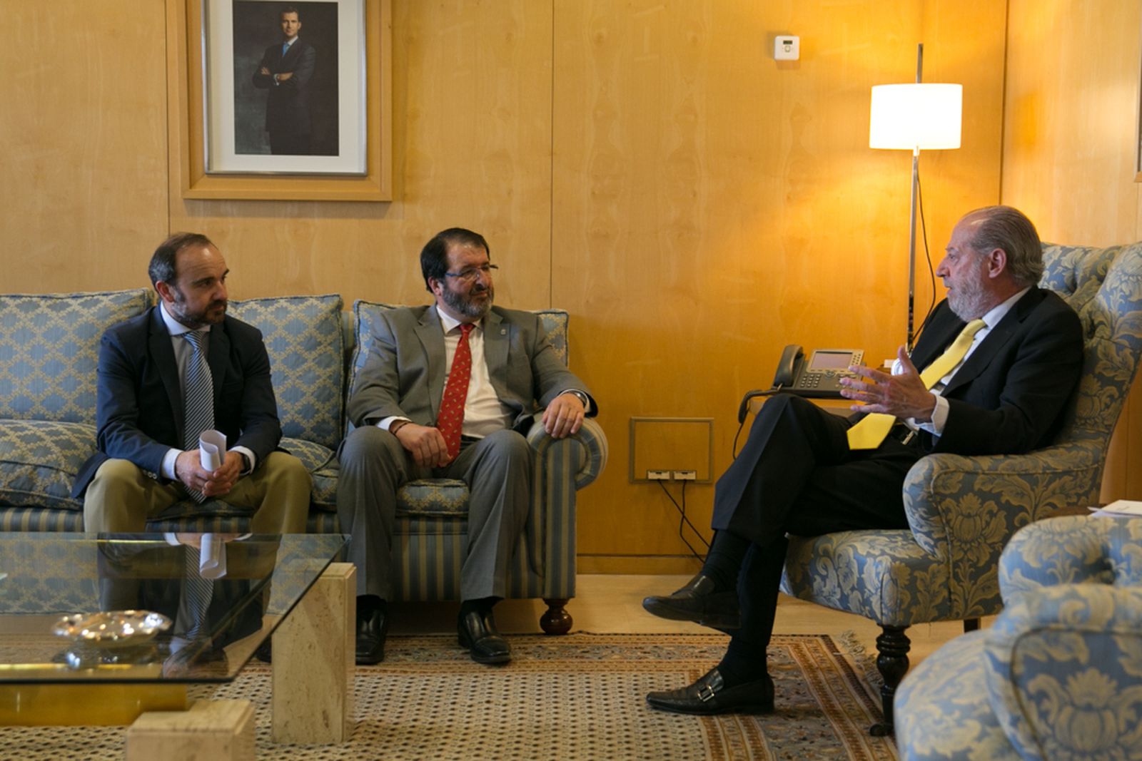 El alcalde de Carmona y el presidente de la Diputación durante su encuentro.