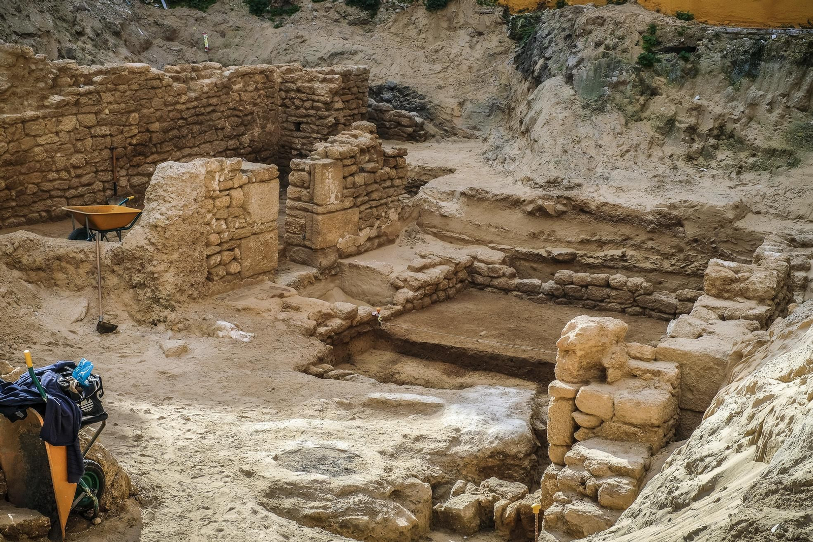 Imágenes de los trabajos arqueológicos en la calle Barrocal 9-11