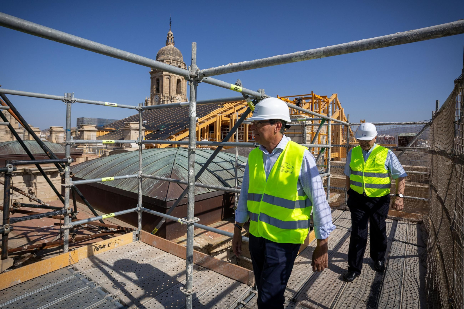Las obras del tejado de la catedral de Málaga, en imágenes