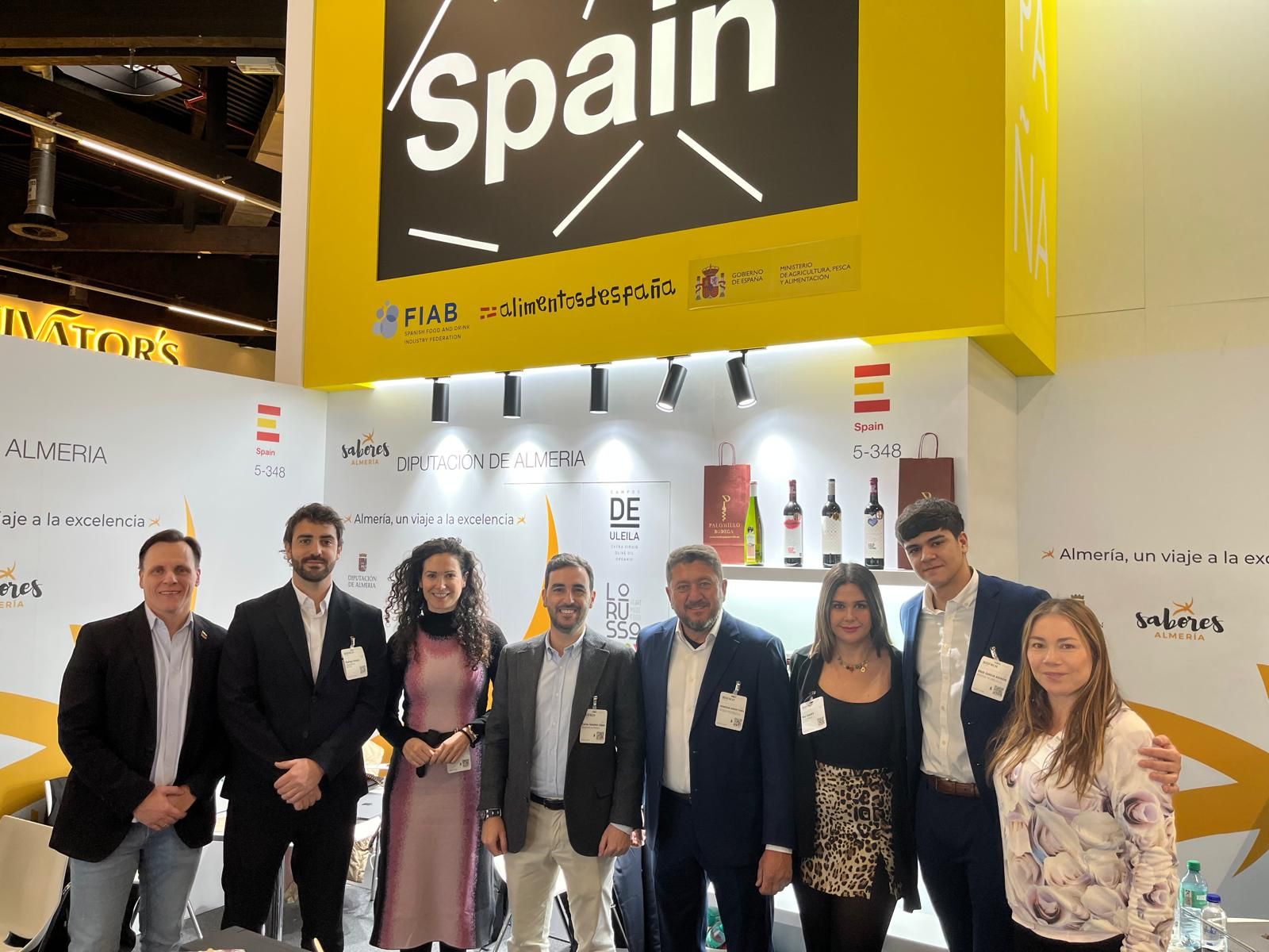 Foto de familia con las empresas participantes.