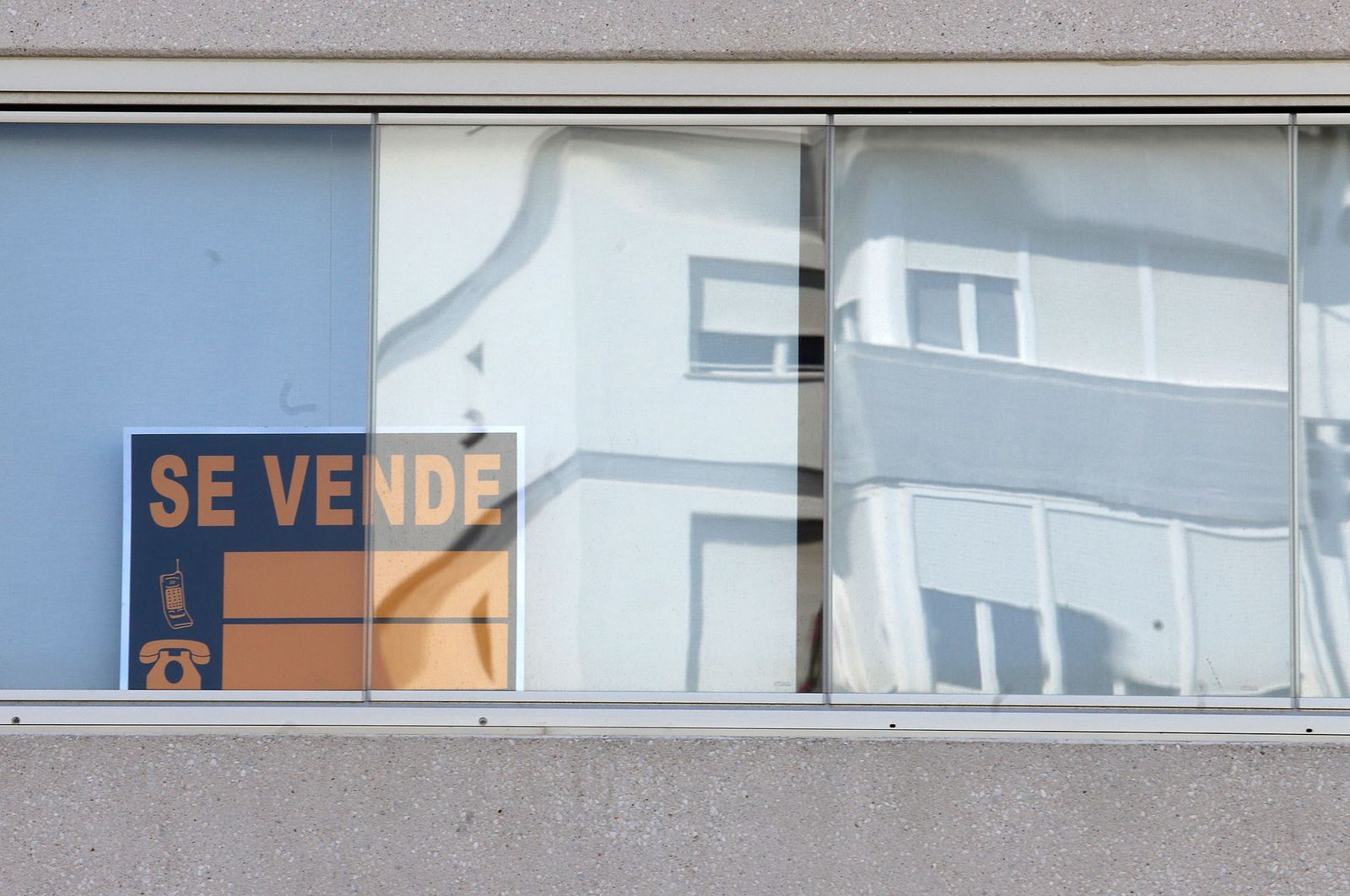 Imágenes de la protesta de los vecinos de Marismas del Polvorín por la construcción de un centro para Proyecto Hombre en vez de la sede de la AAVV Yáñez Pinzón