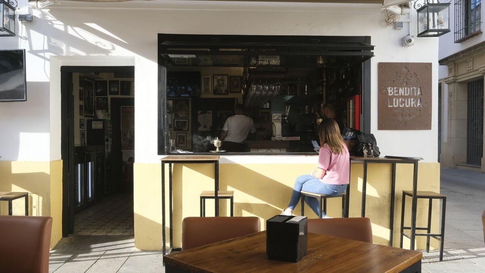 Terraza de Taberna Bendita Locura