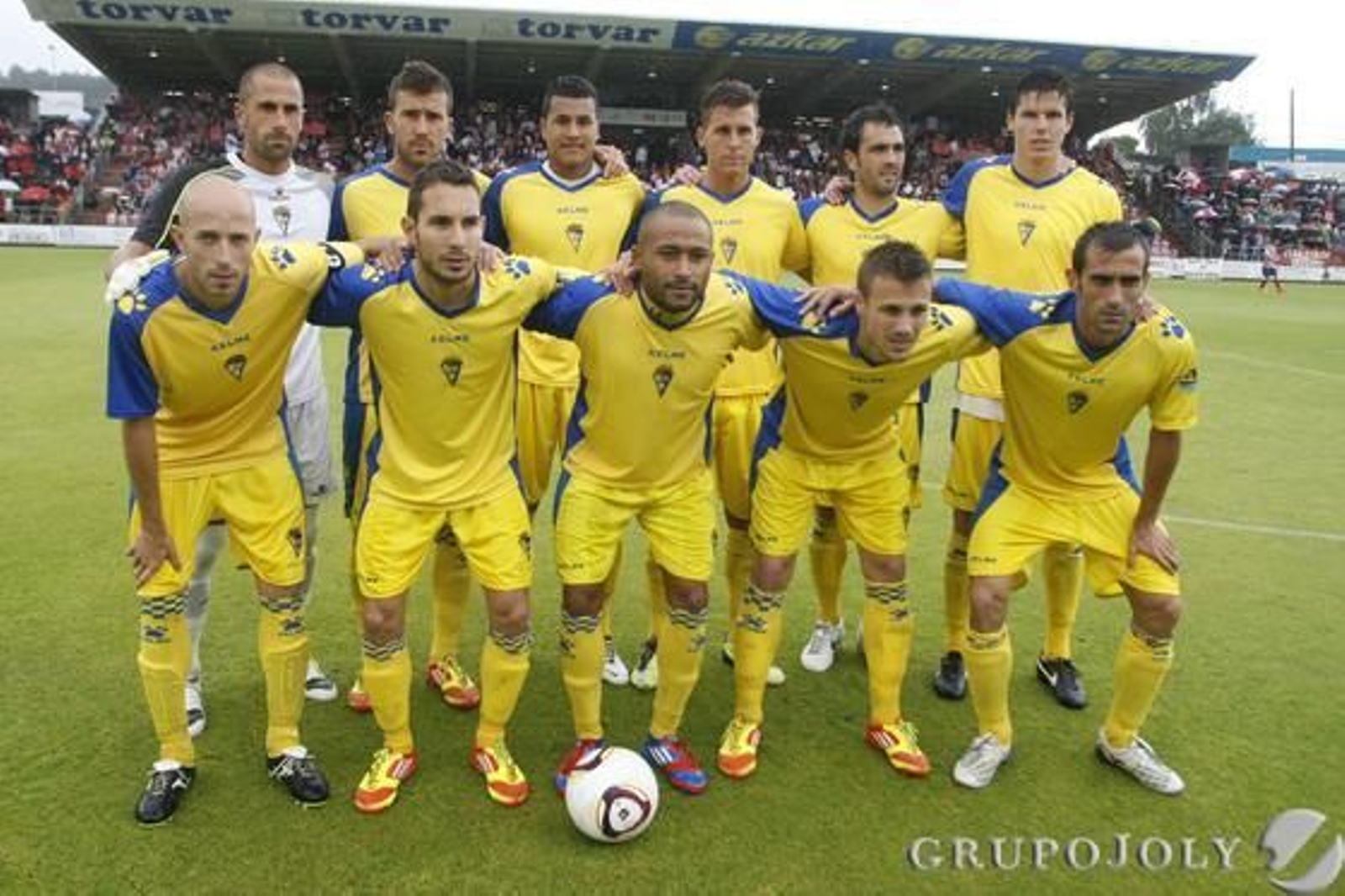 Dioni y Góngora, únicas novedades en el once amarillo. 

Foto: LOF