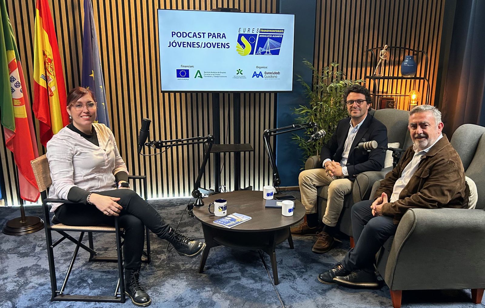 A la derecha, André Botelheiro (al fondo) y Pedro Infante, durante la grabación del podcast